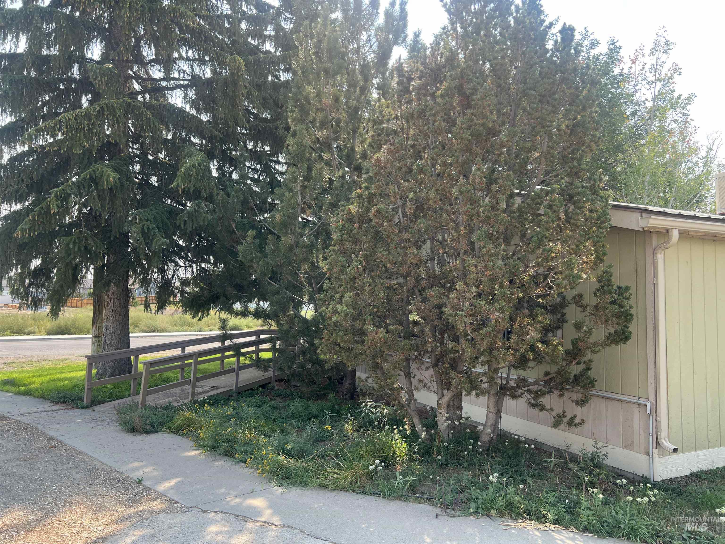 919 & 921 S. Fir Property Photo 28