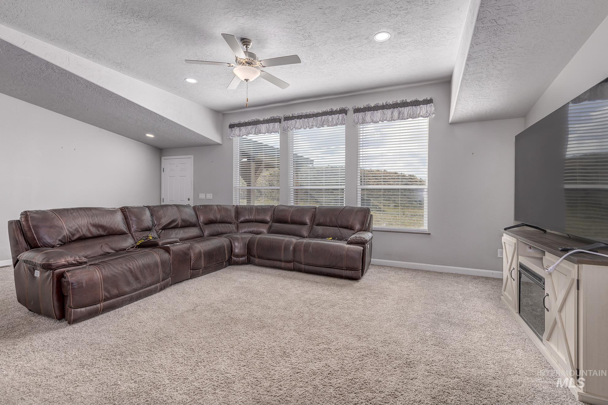 1587 Gentry Ln Property Photo 7