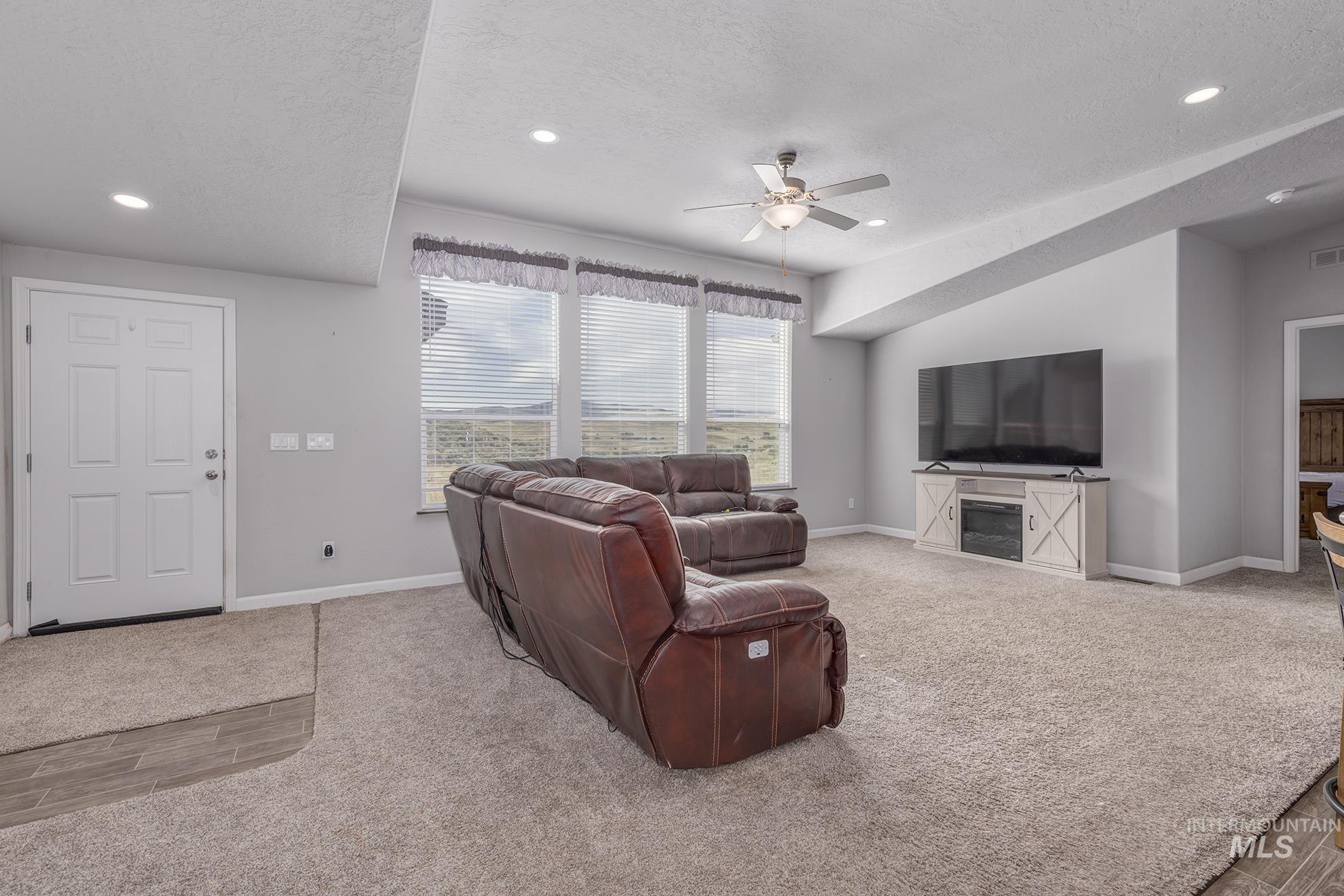 1587 Gentry Ln Property Photo 8