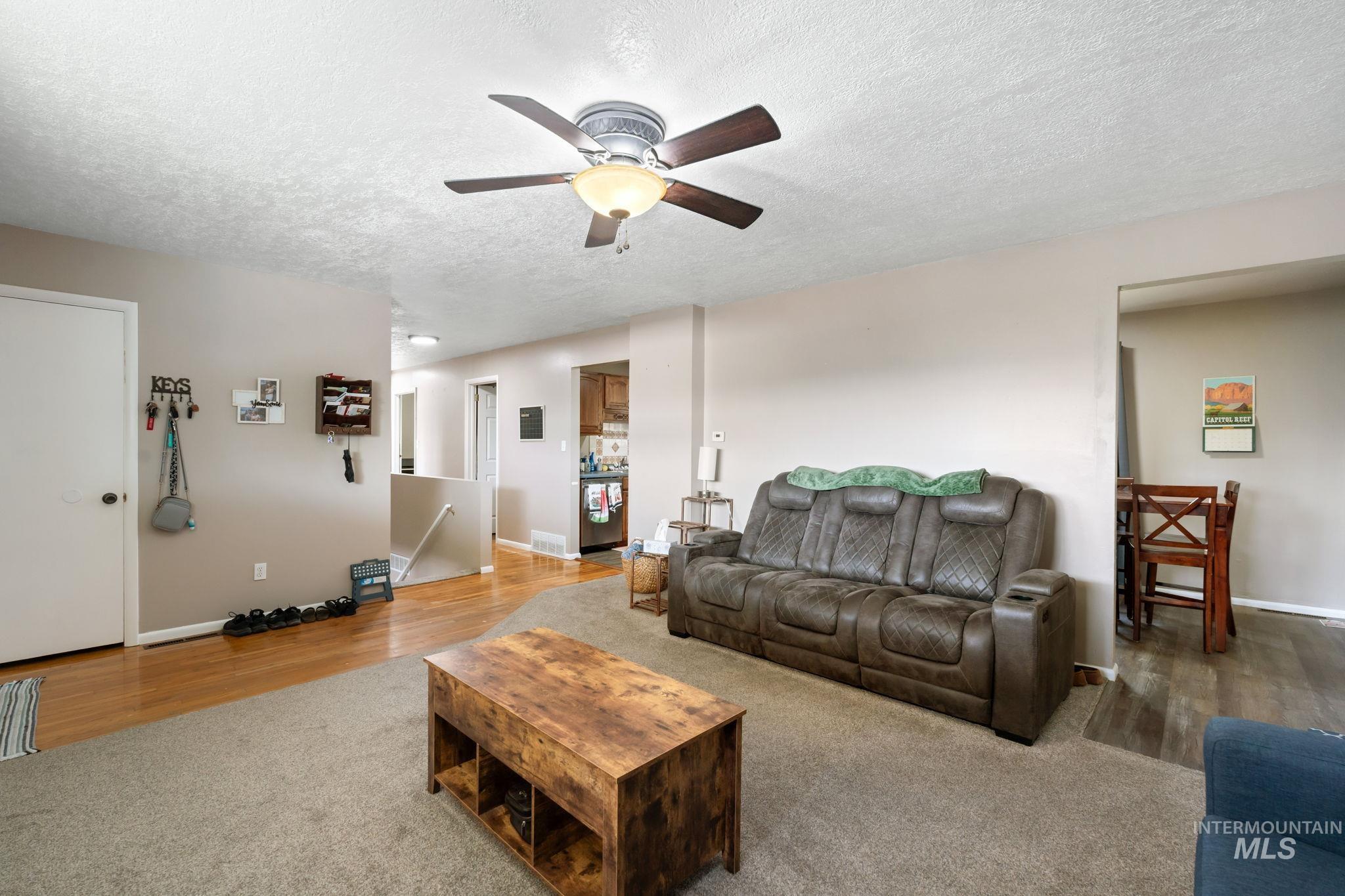 816 Park Lane Property Photo 9