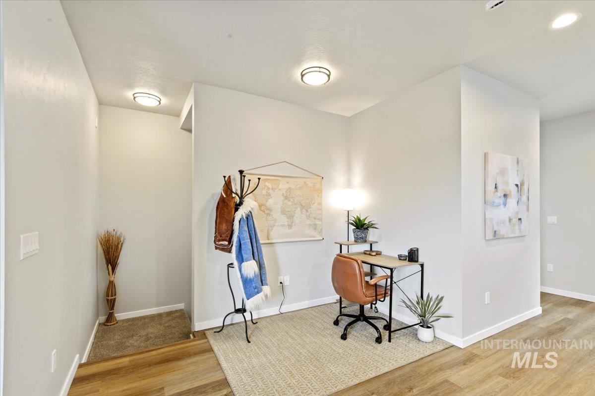 516 N Lucy Lane Property Photo 5