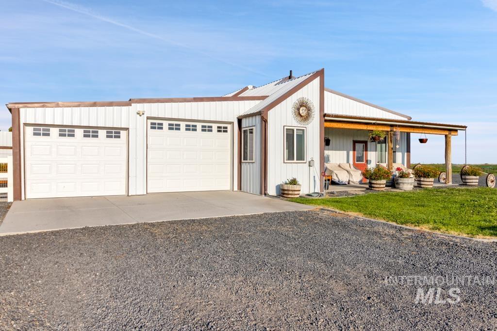 2530 E 4000 N Property Photo 4