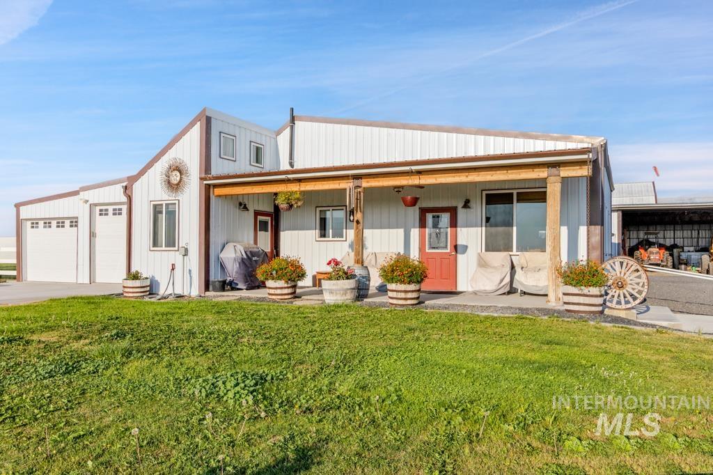 2530 E 4000 N Property Photo 6