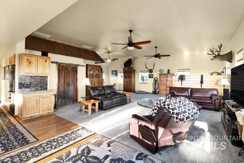 2530 E 4000 N Property Photo 9