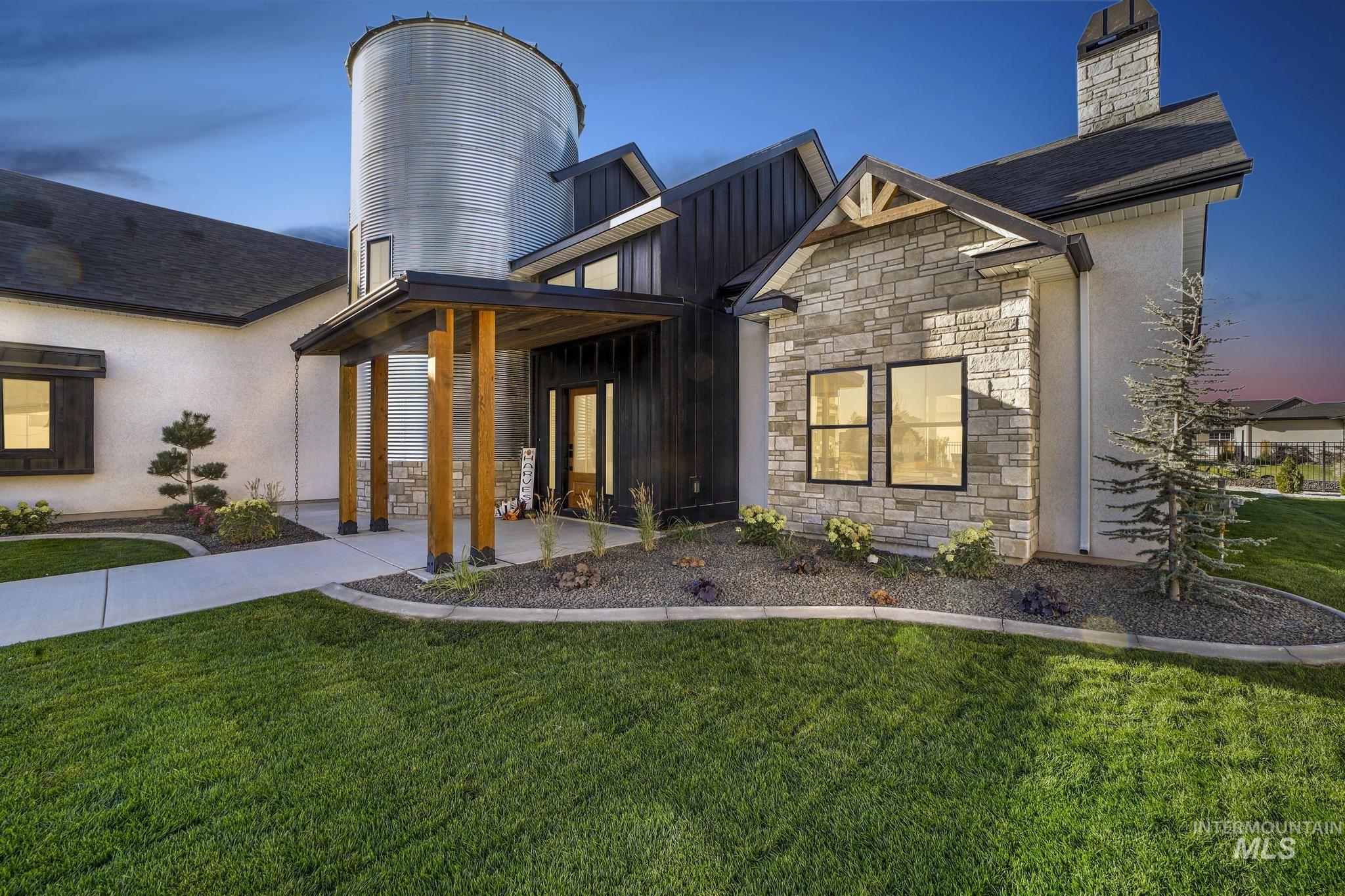 1580 Clear Creek Loop Property Photo 3