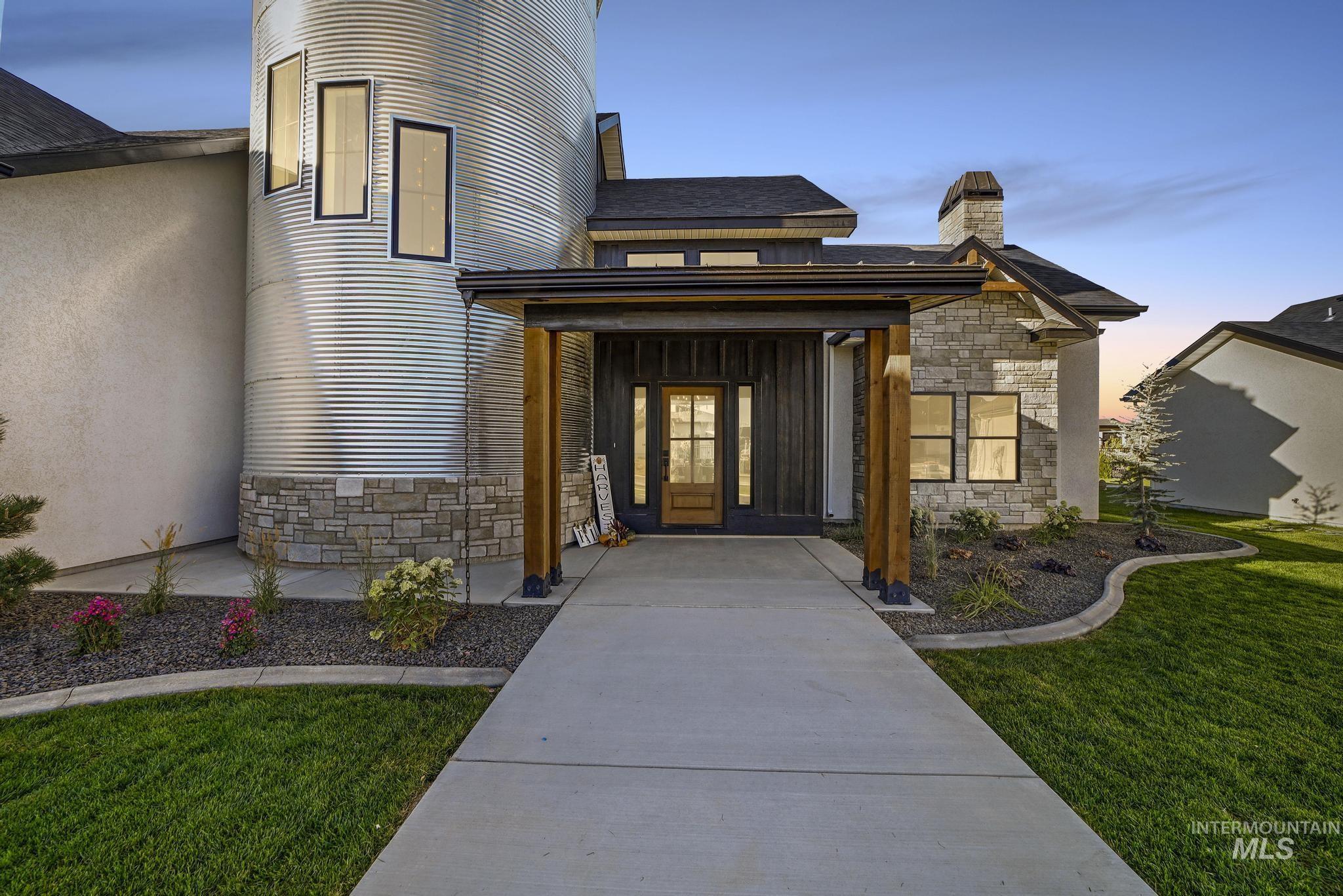 1580 Clear Creek Loop Property Photo 4