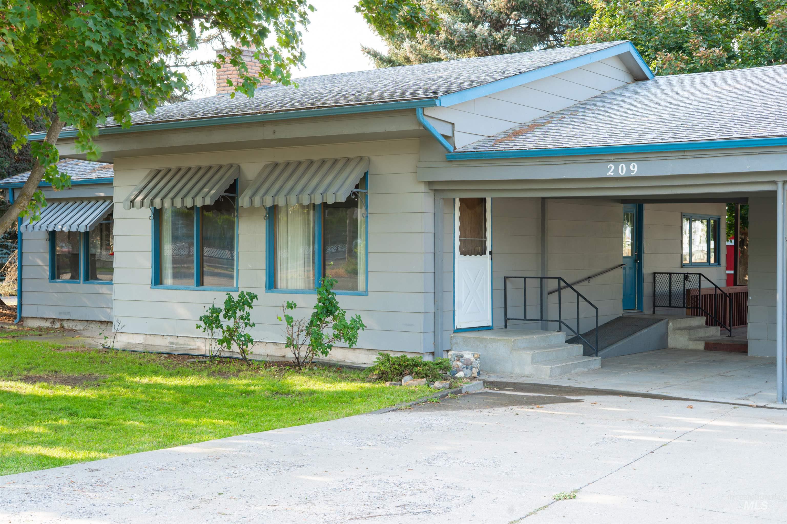 209 2nd Street Property Photo 1