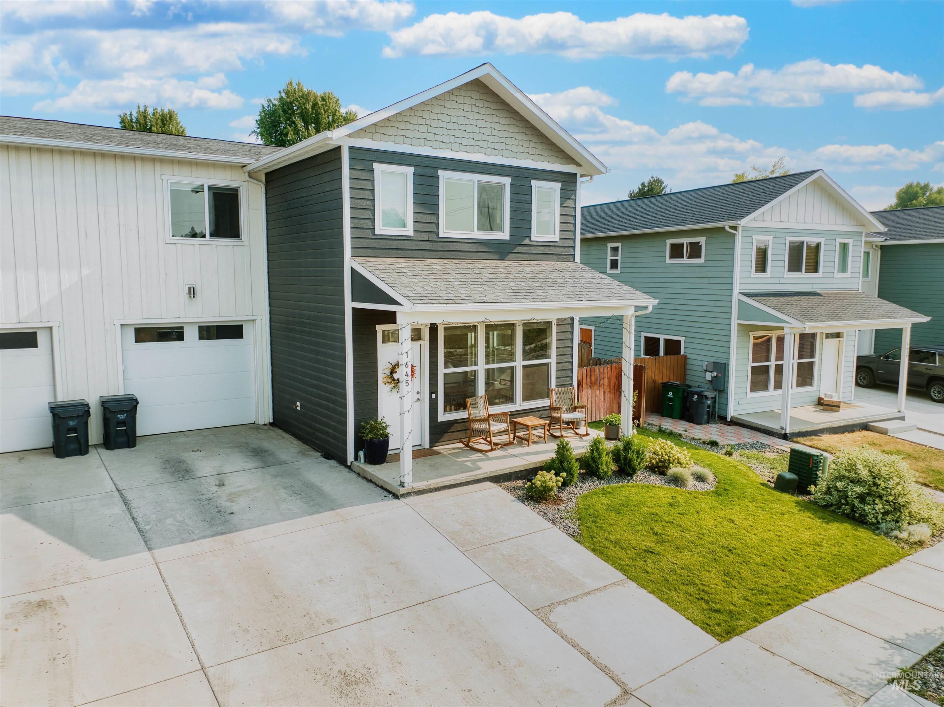 1645 E Third St Property Photo 2