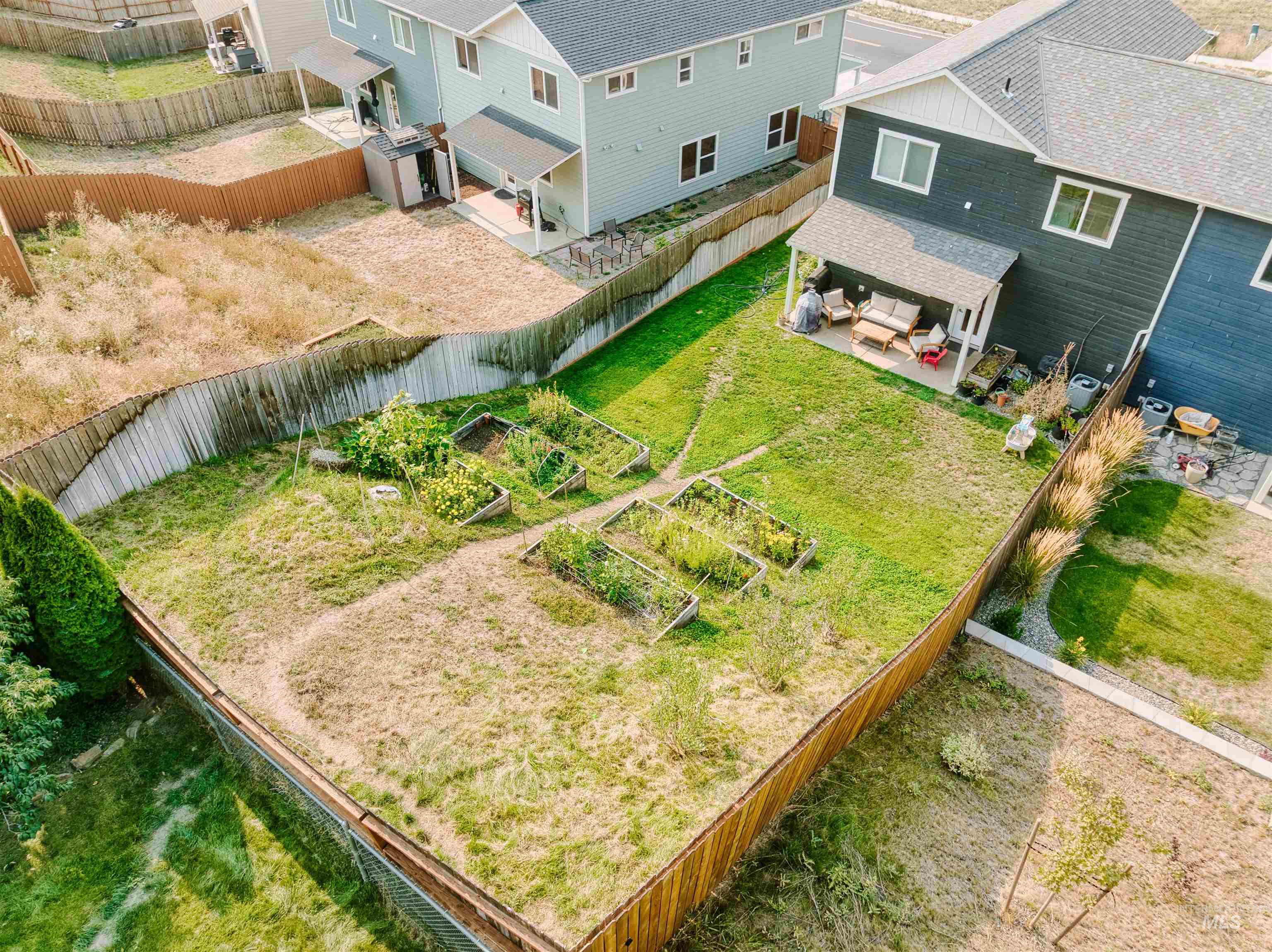 1645 E Third St Property Photo 3