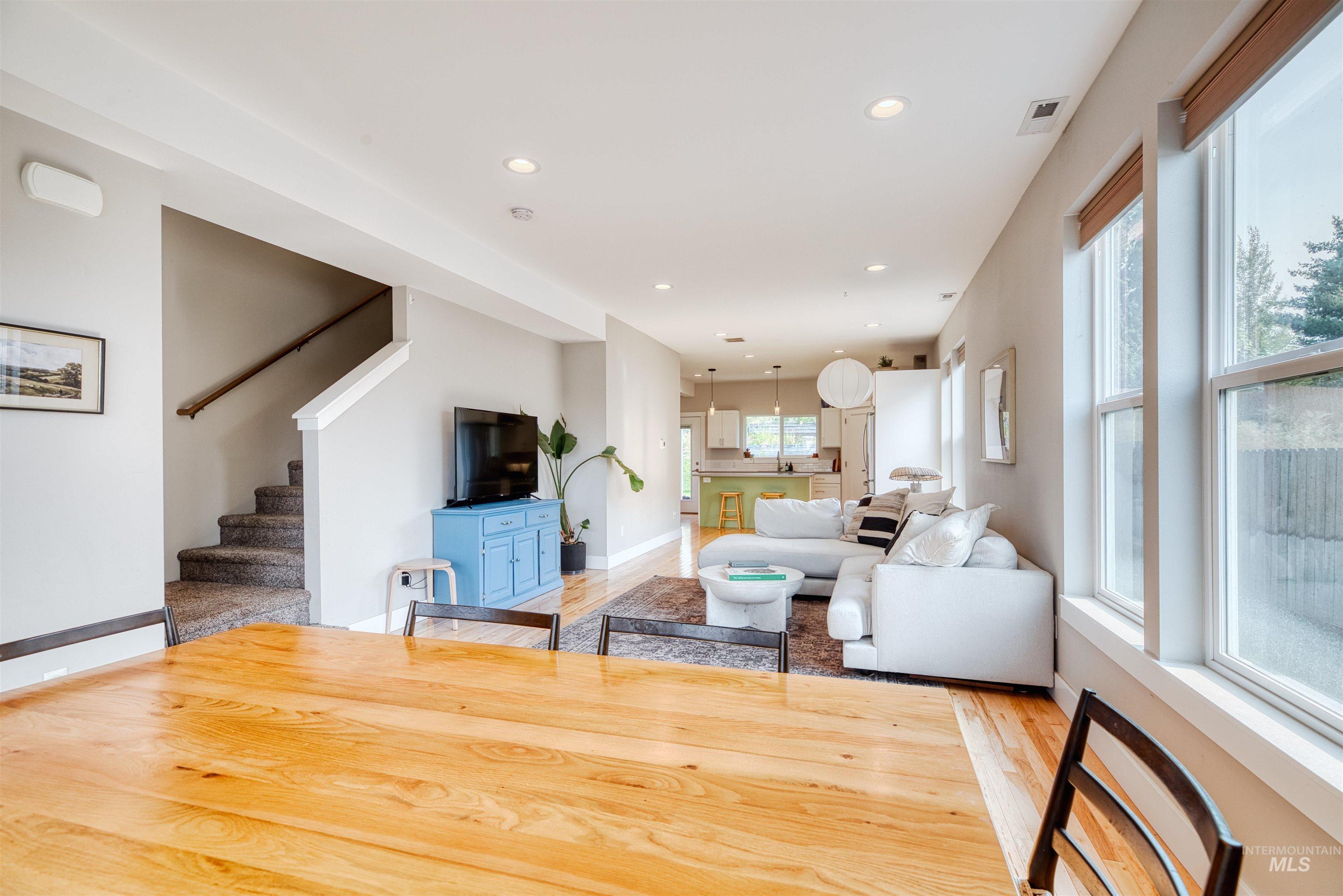 1645 E Third St Property Photo 5