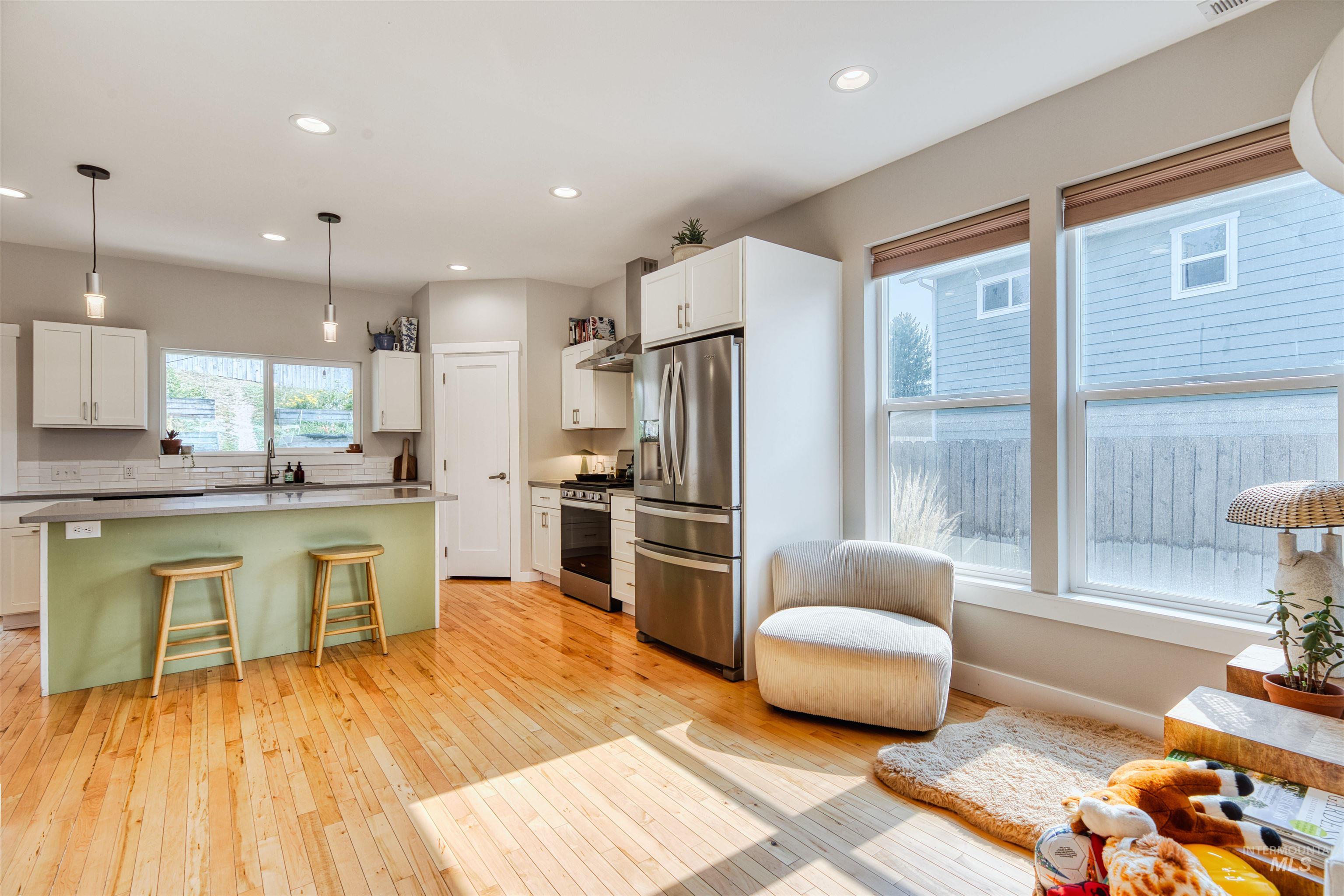 1645 E Third St Property Photo 6