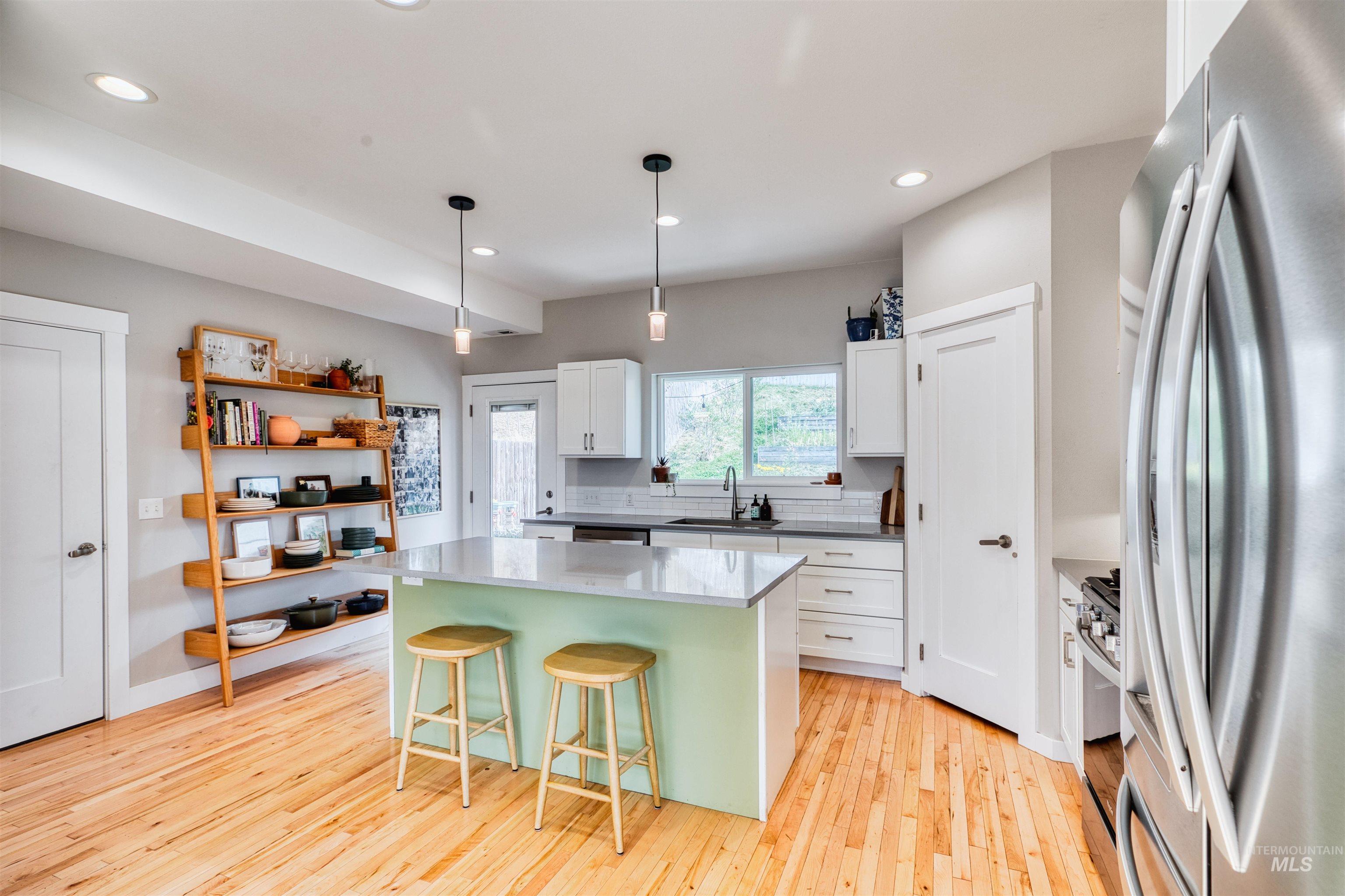 1645 E Third St Property Photo 7