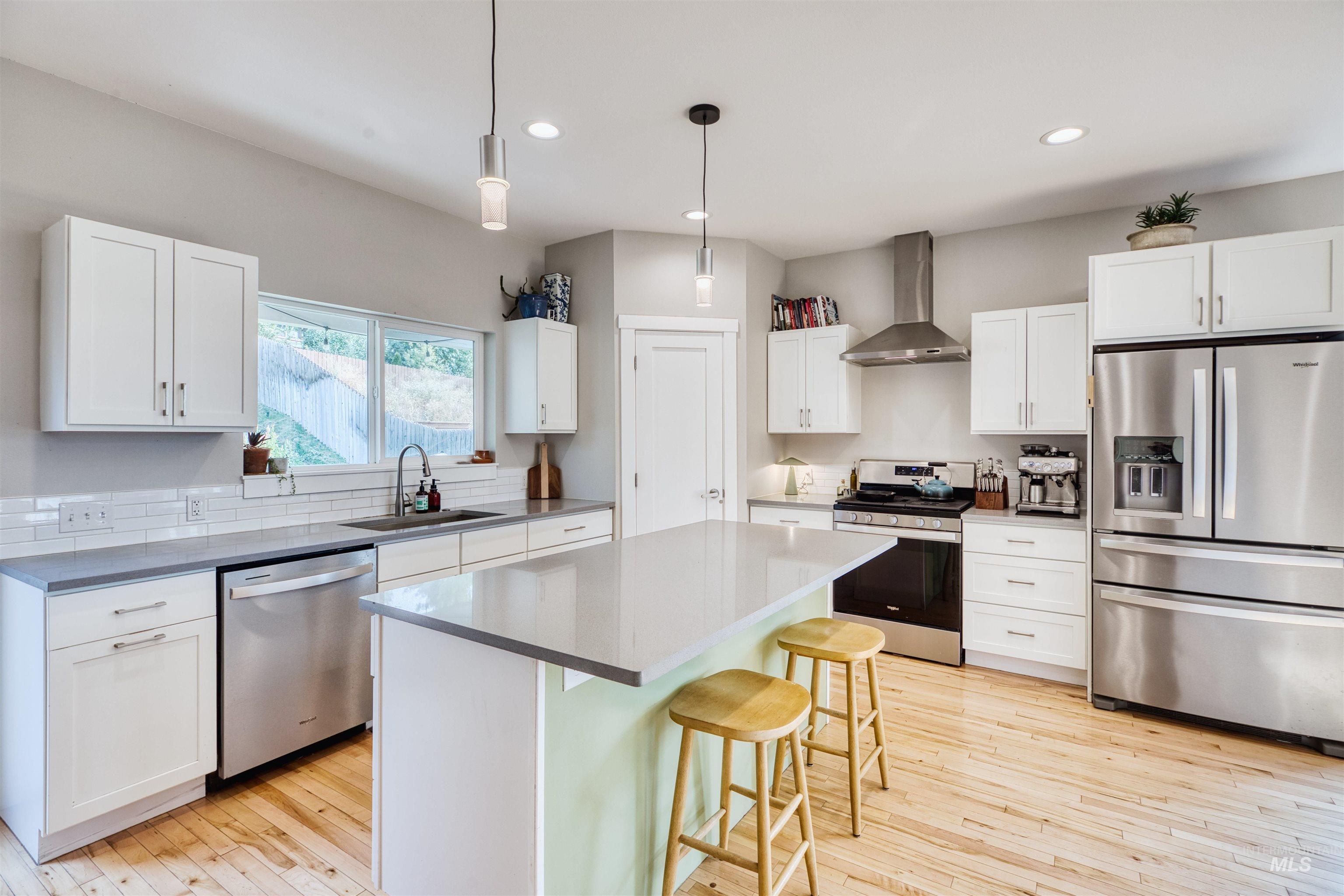 1645 E Third St Property Photo 8