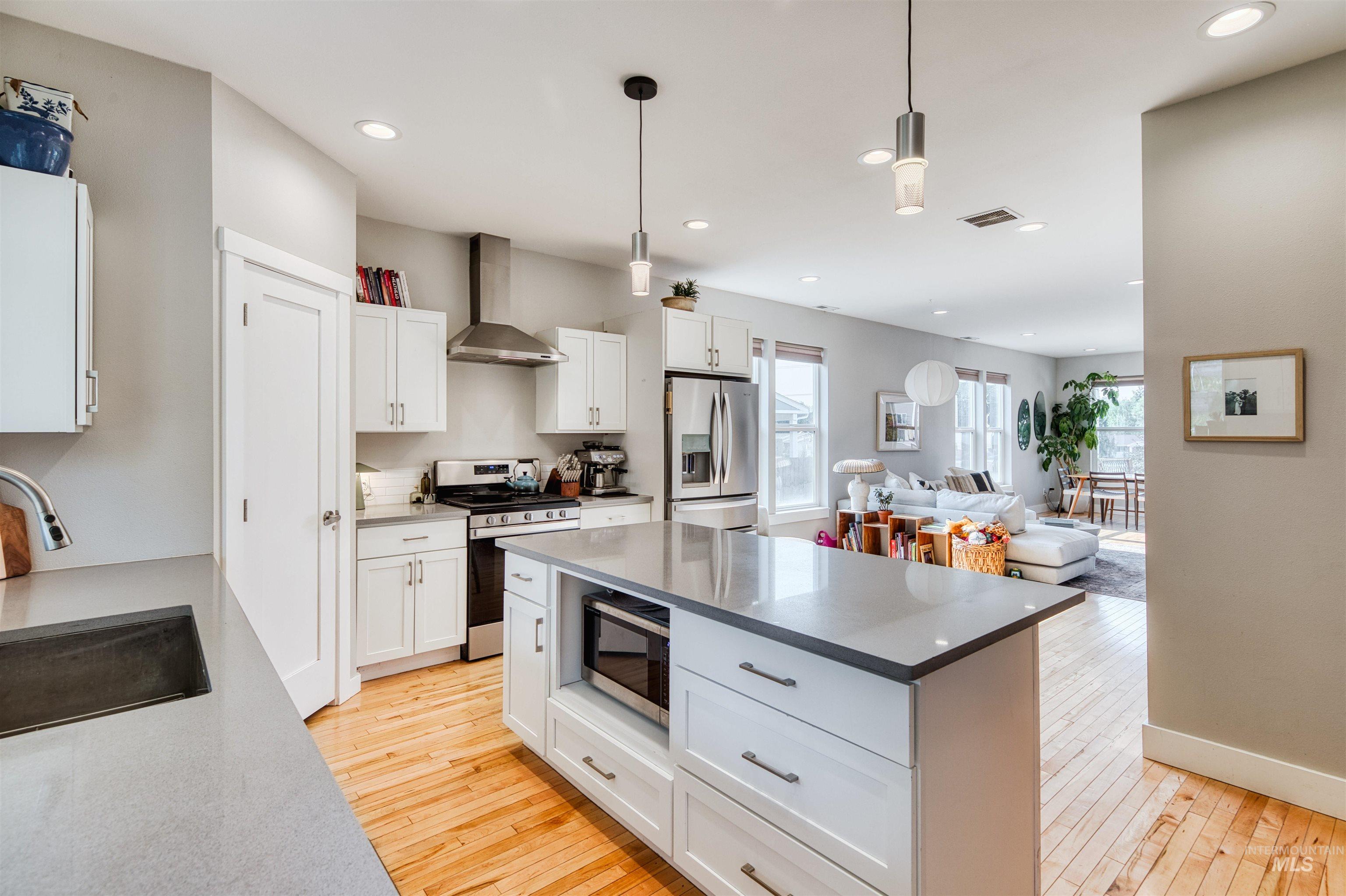 1645 E Third St Property Photo 9