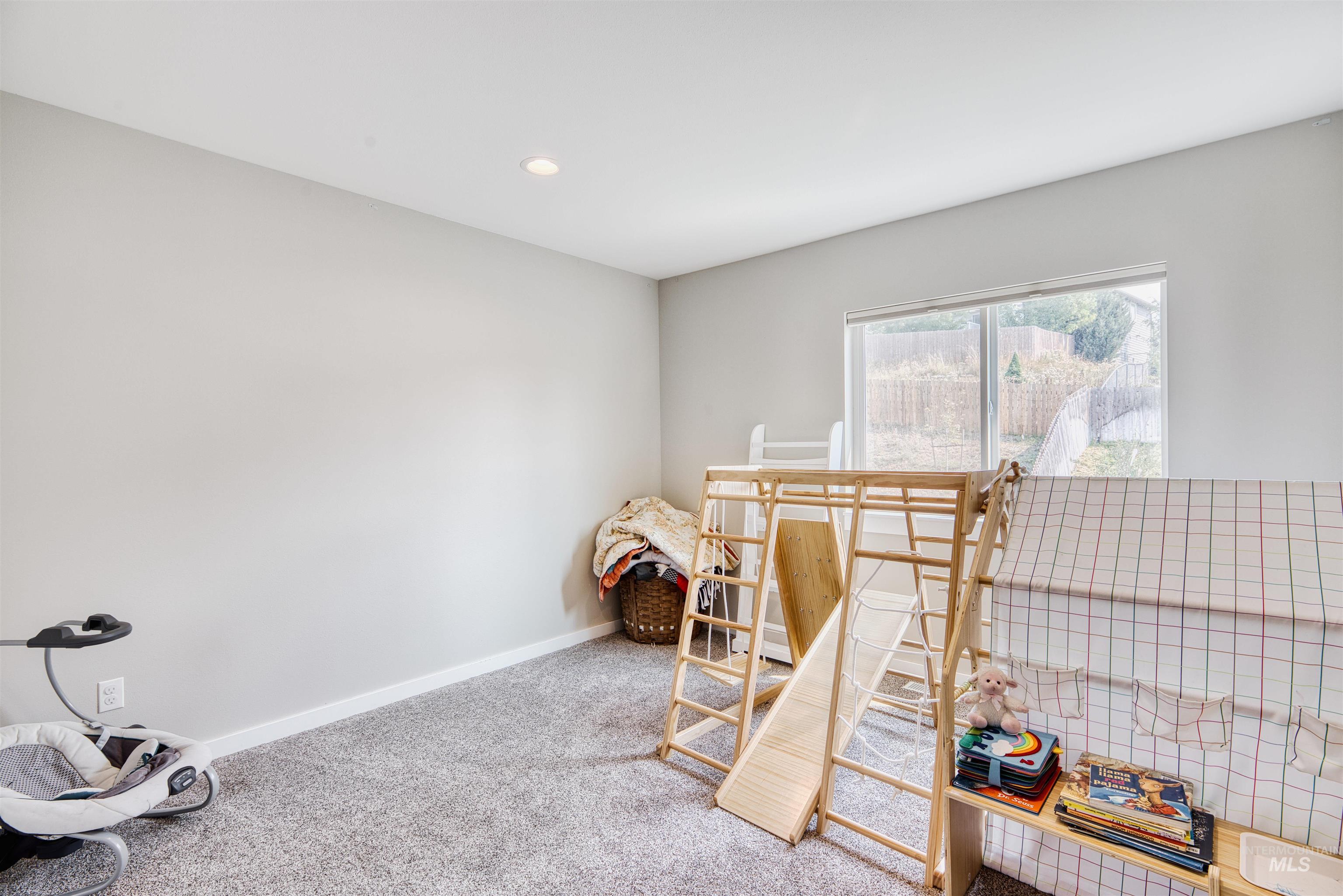 1645 E Third St Property Photo 14