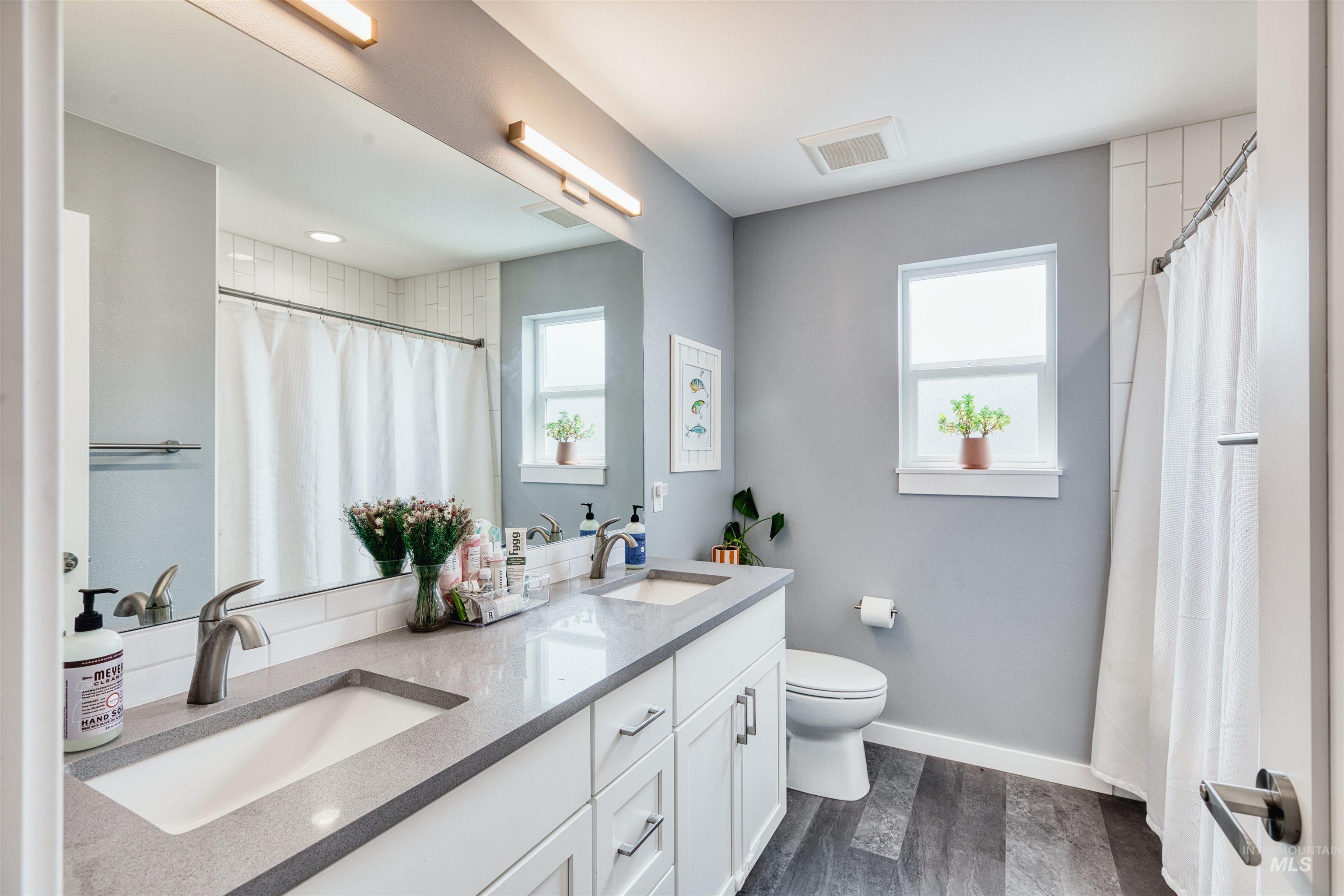 1645 E Third St Property Photo 18