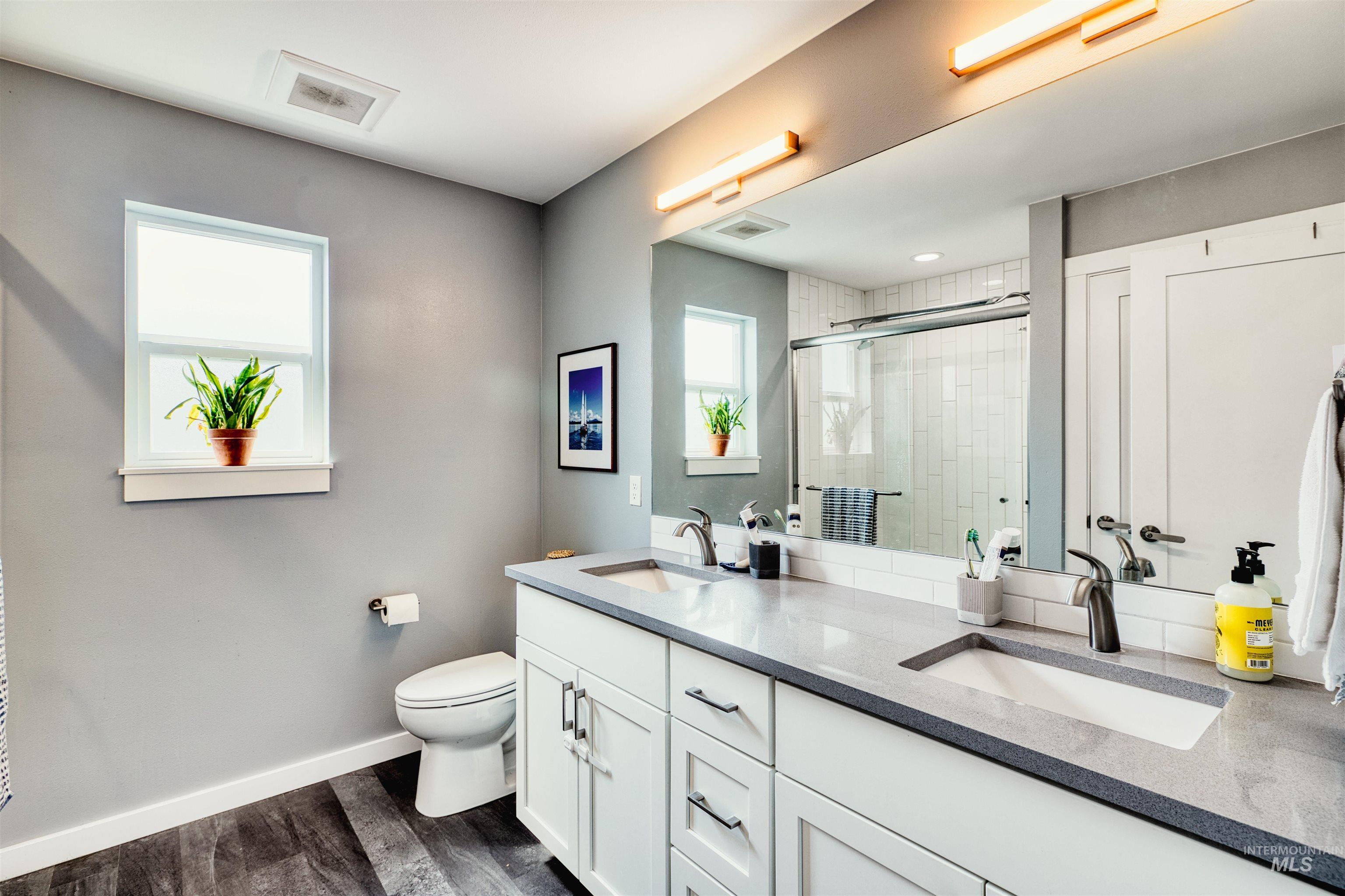 1645 E Third St Property Photo 20