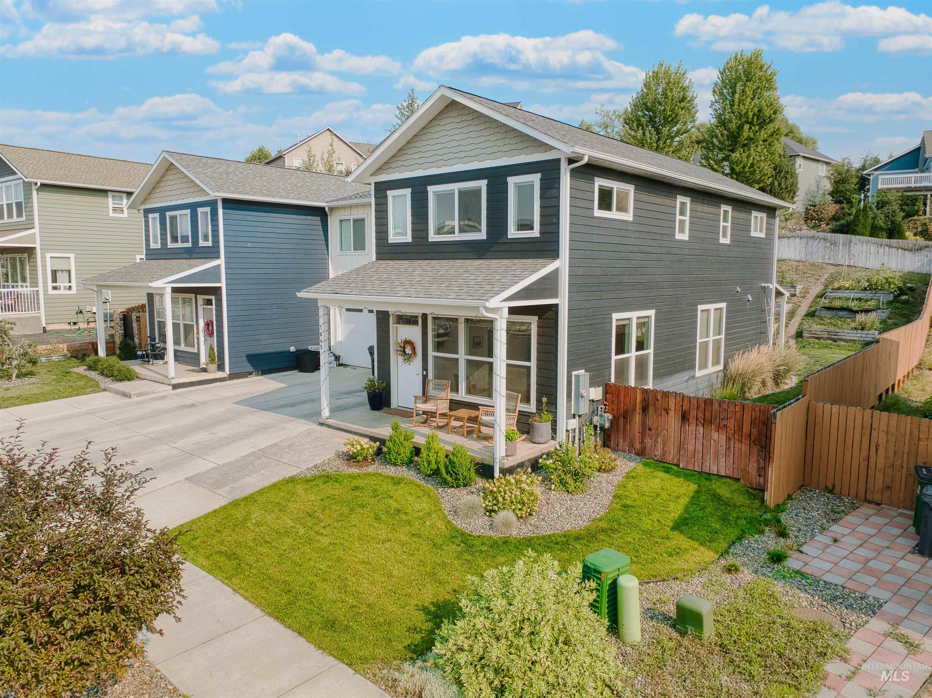 1645 E Third St Property Photo 21