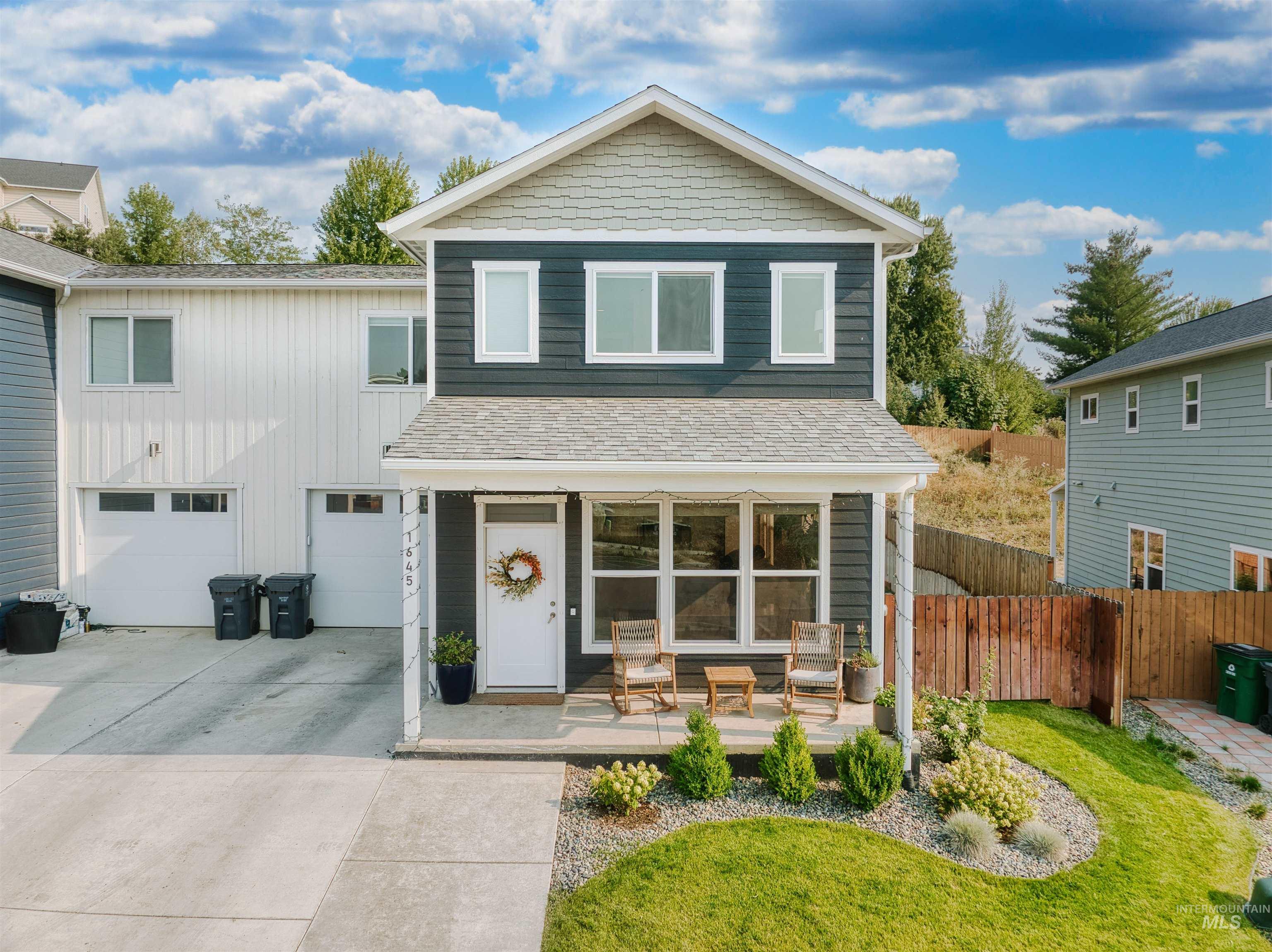 1645 E Third St Property Photo 22