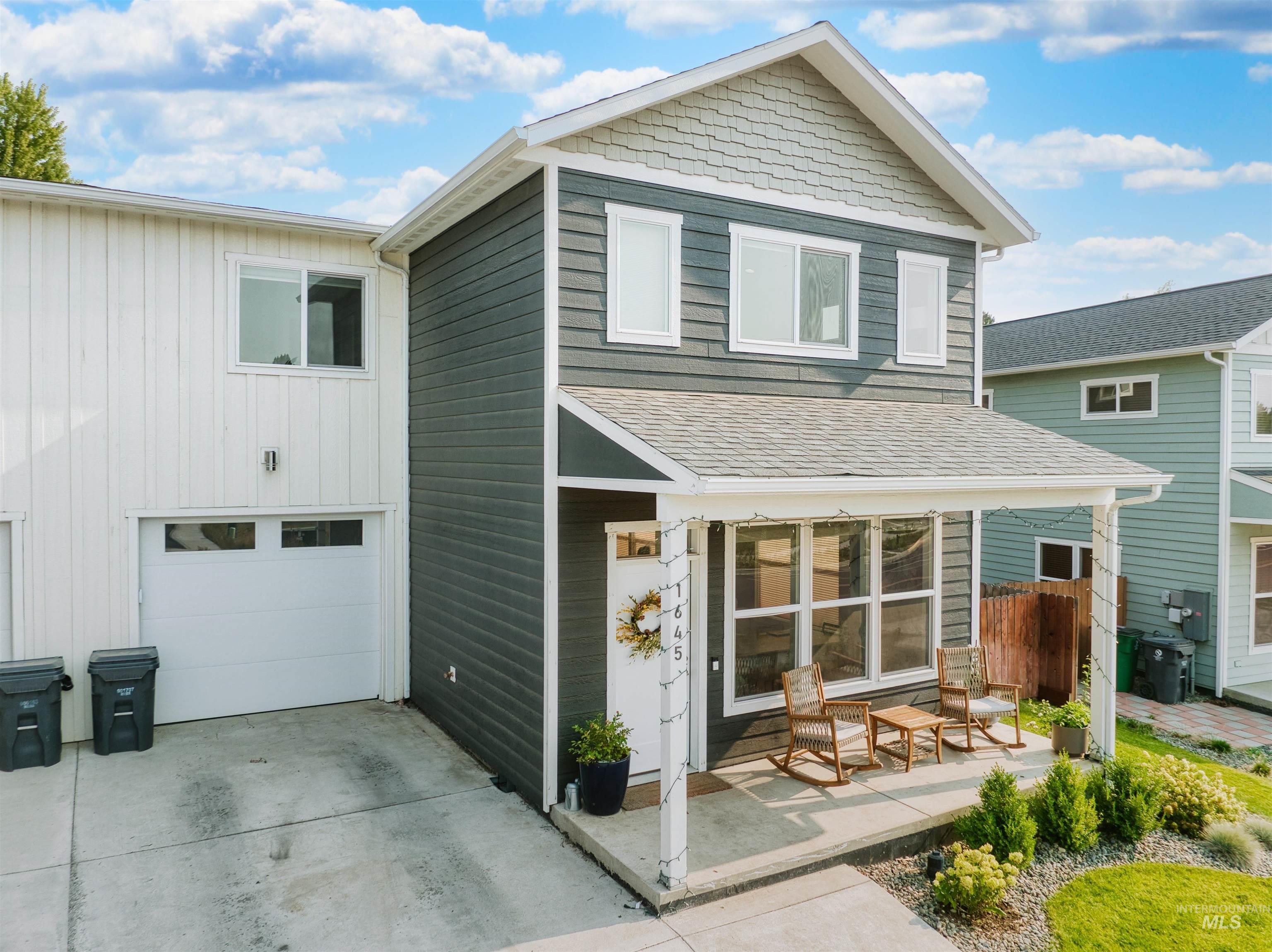 1645 E Third St Property Photo 23