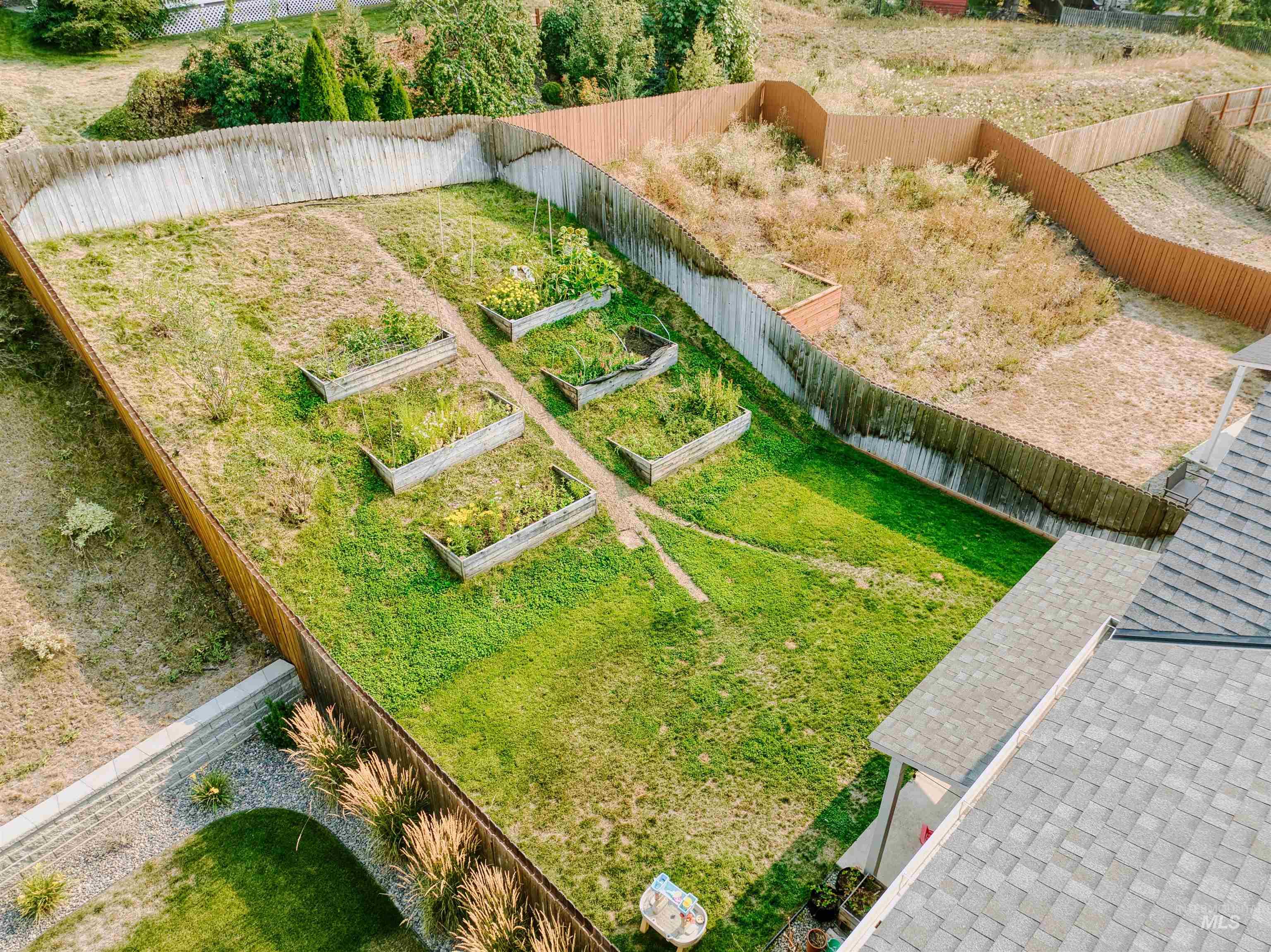 1645 E Third St Property Photo 25