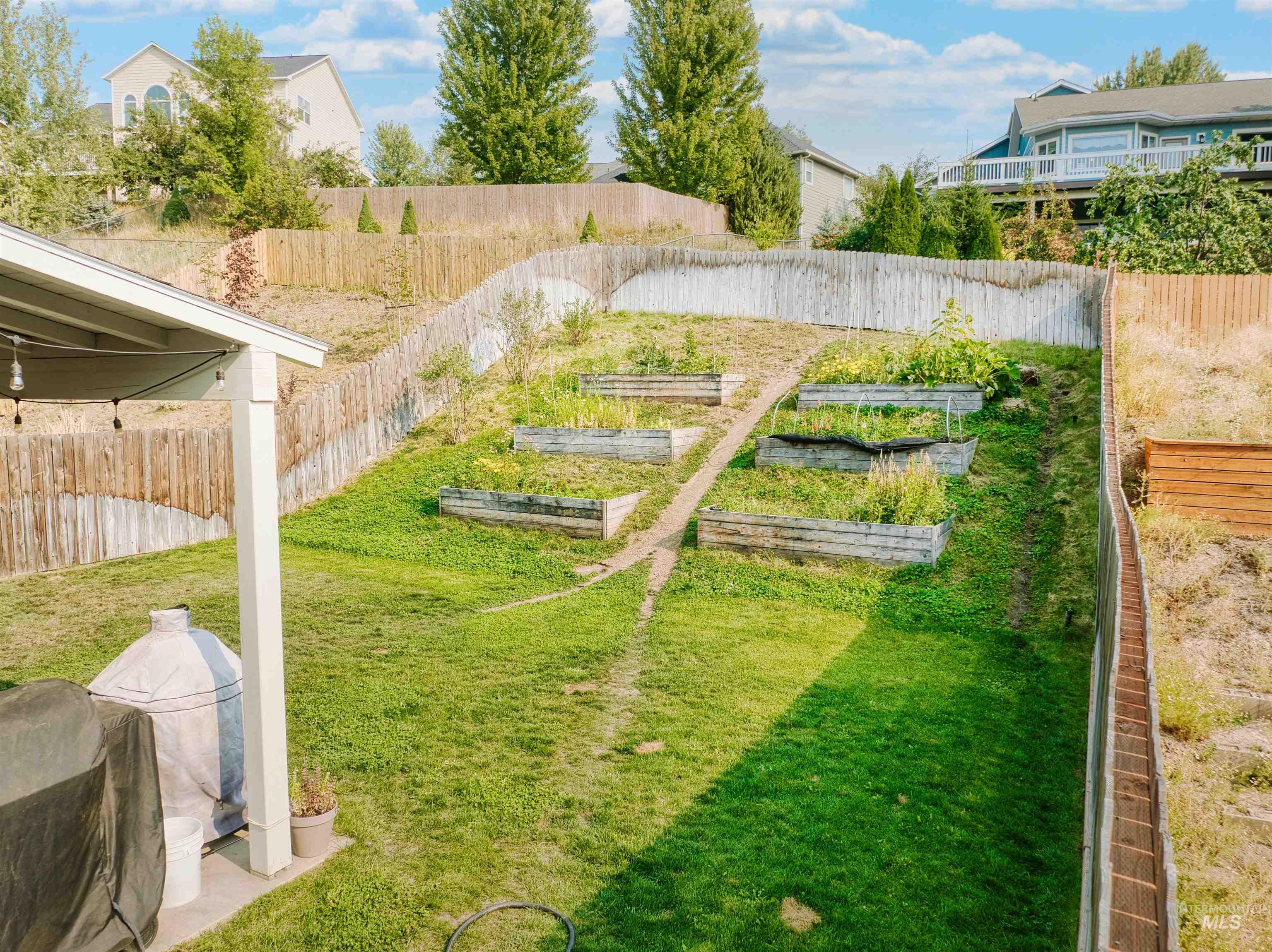 1645 E Third St Property Photo 27