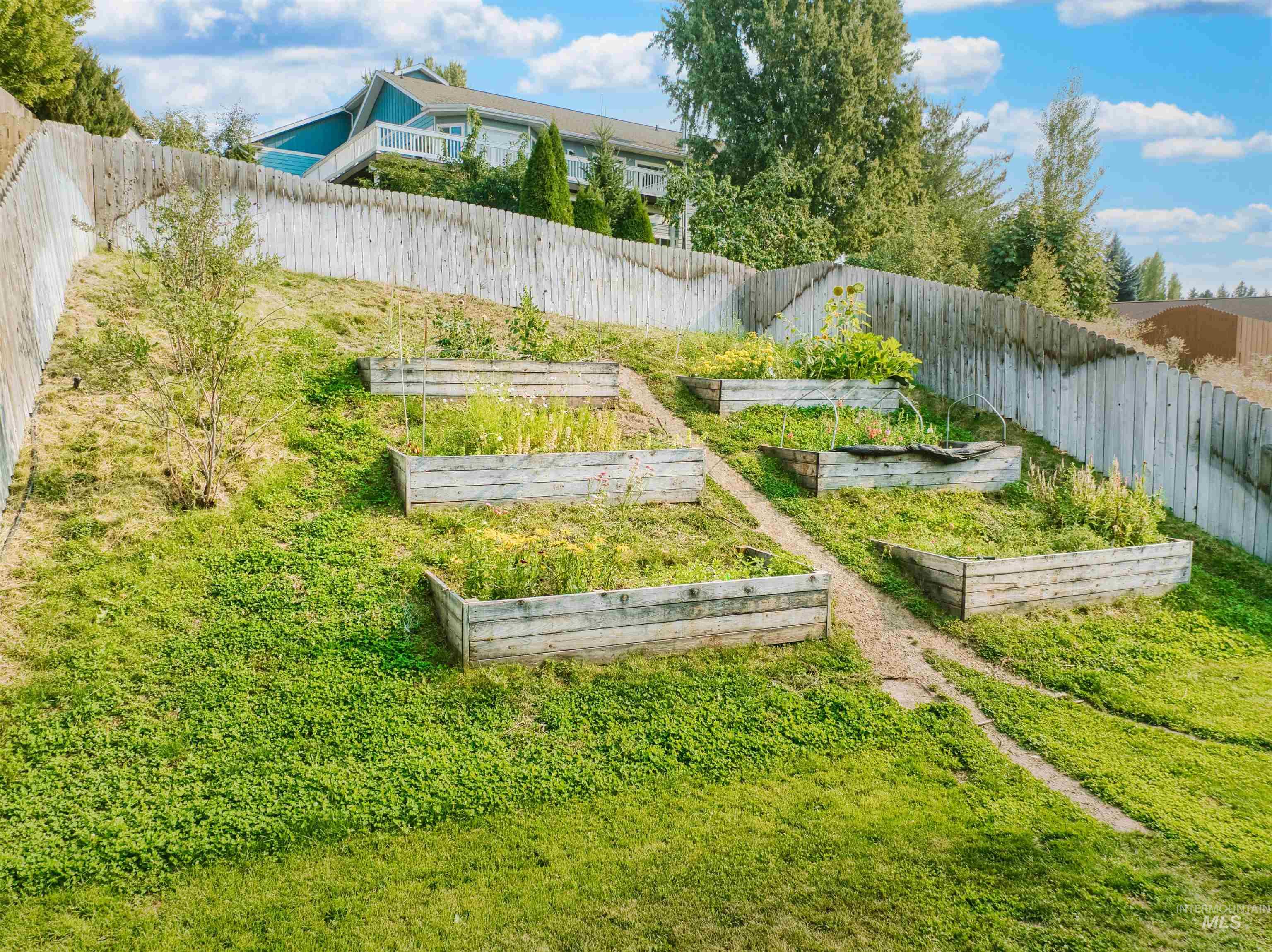 1645 E Third St Property Photo 28