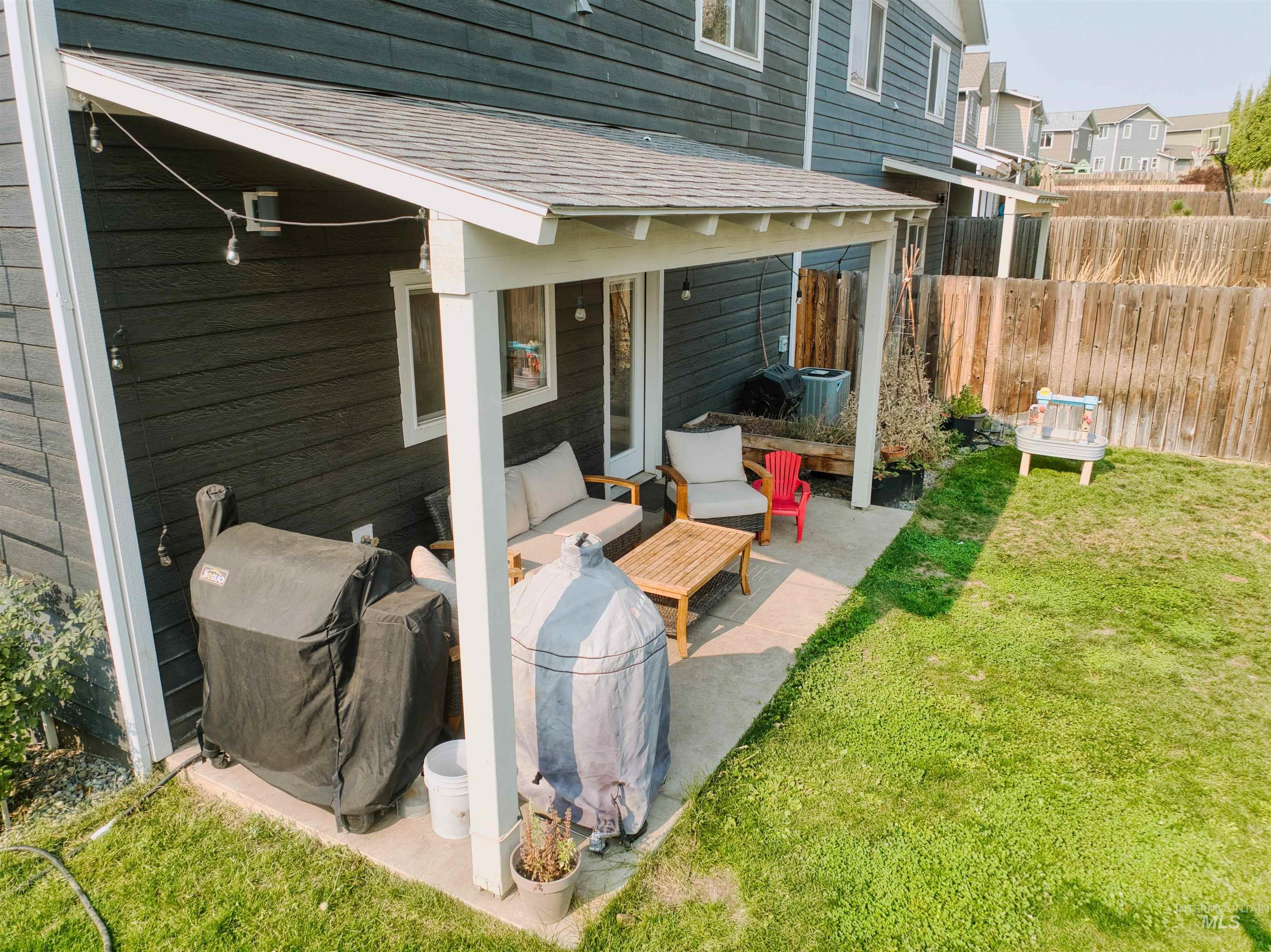 1645 E Third St Property Photo 30