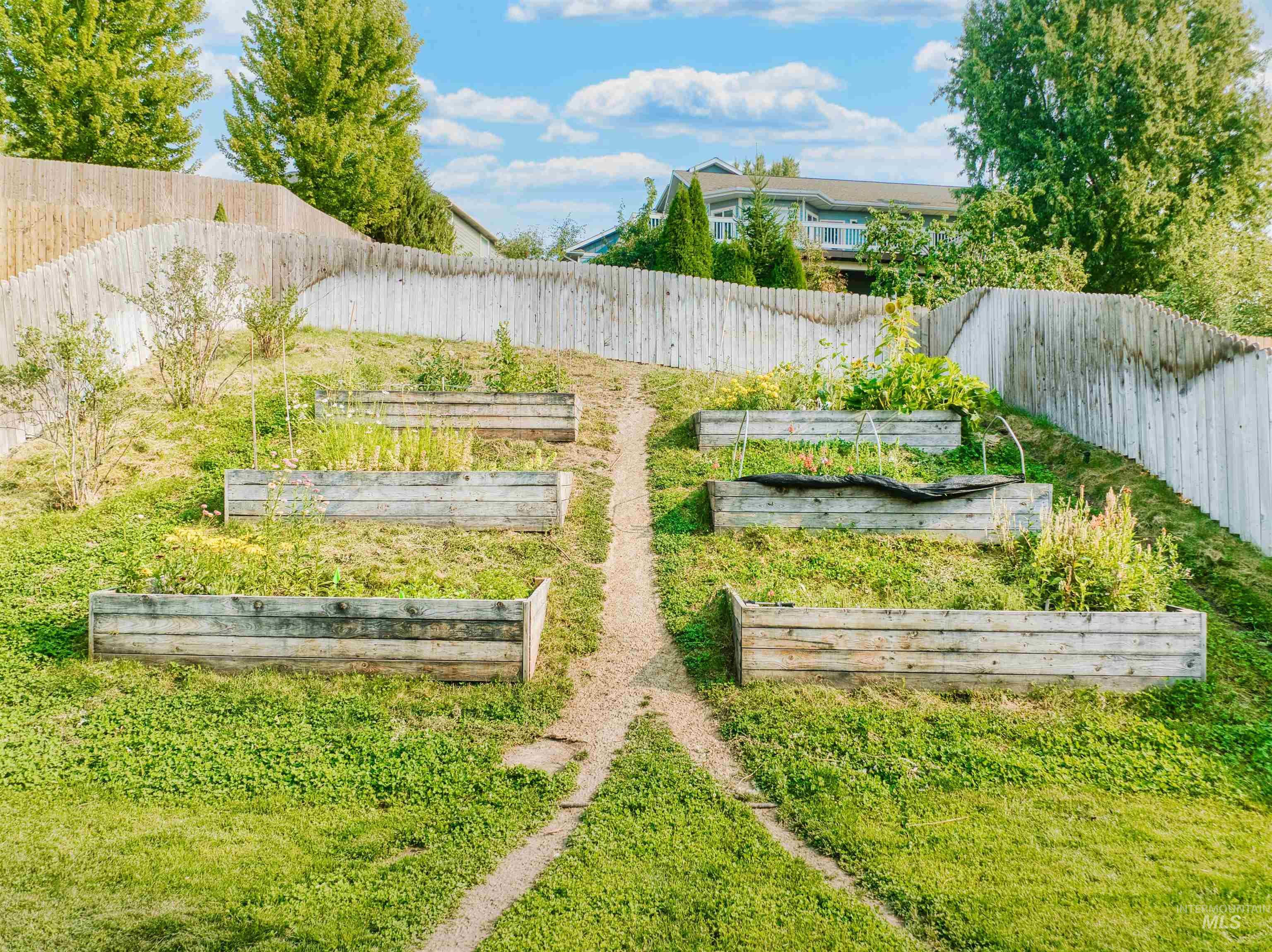 1645 E Third St Property Photo 31