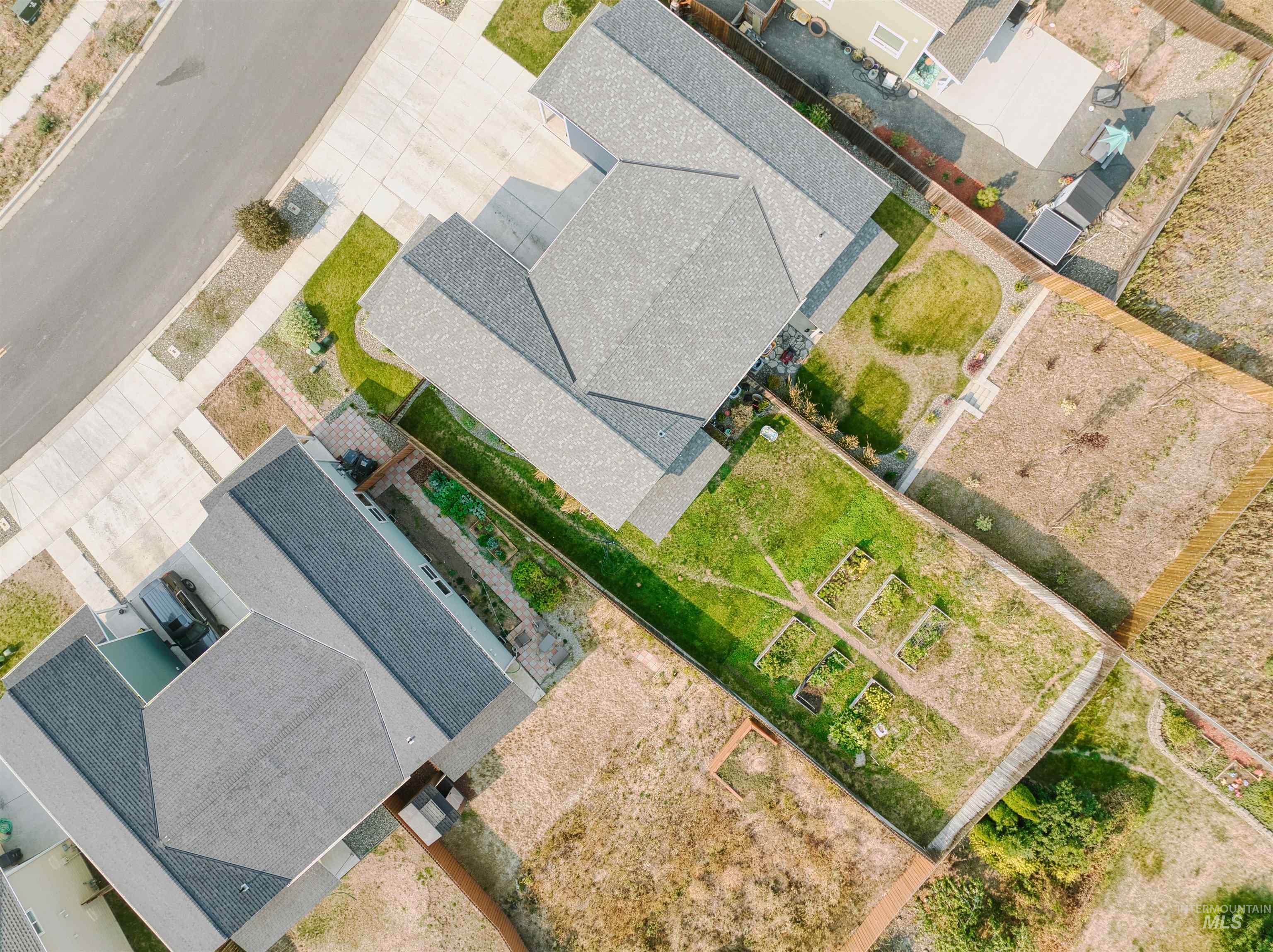 1645 E Third St Property Photo 32