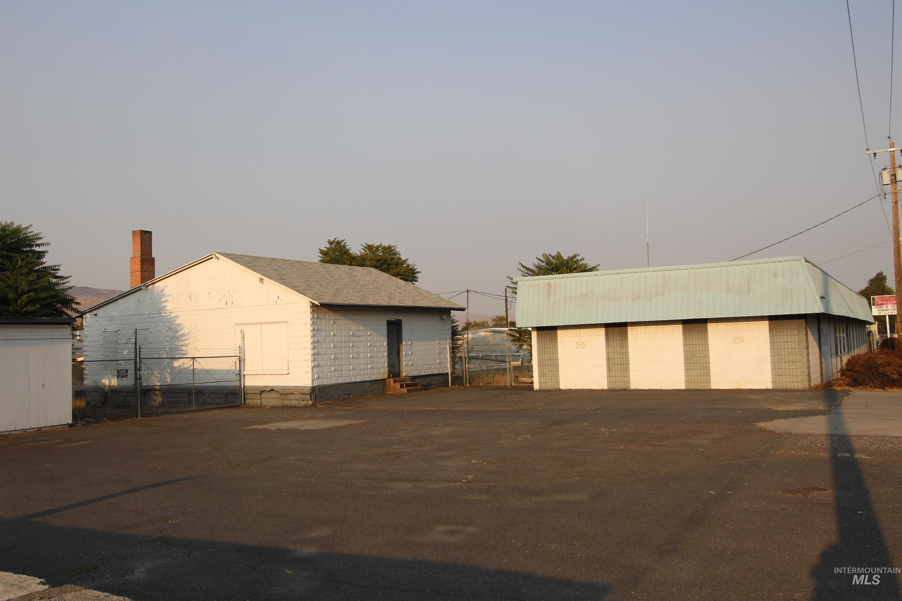 1246 & 1252 Chestnut St Property Photo 3