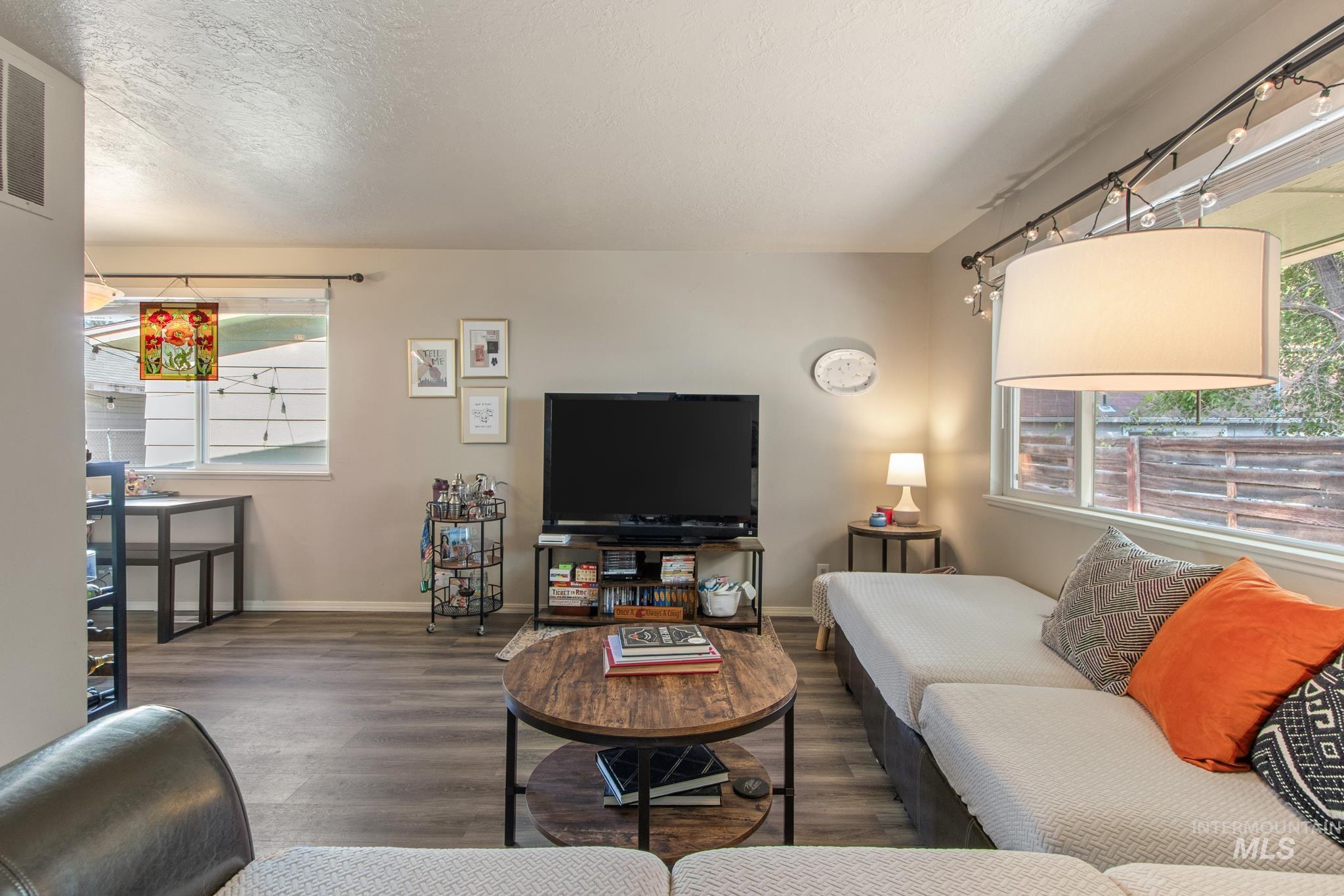 1213-1215 S Colorado Ave Property Photo 6