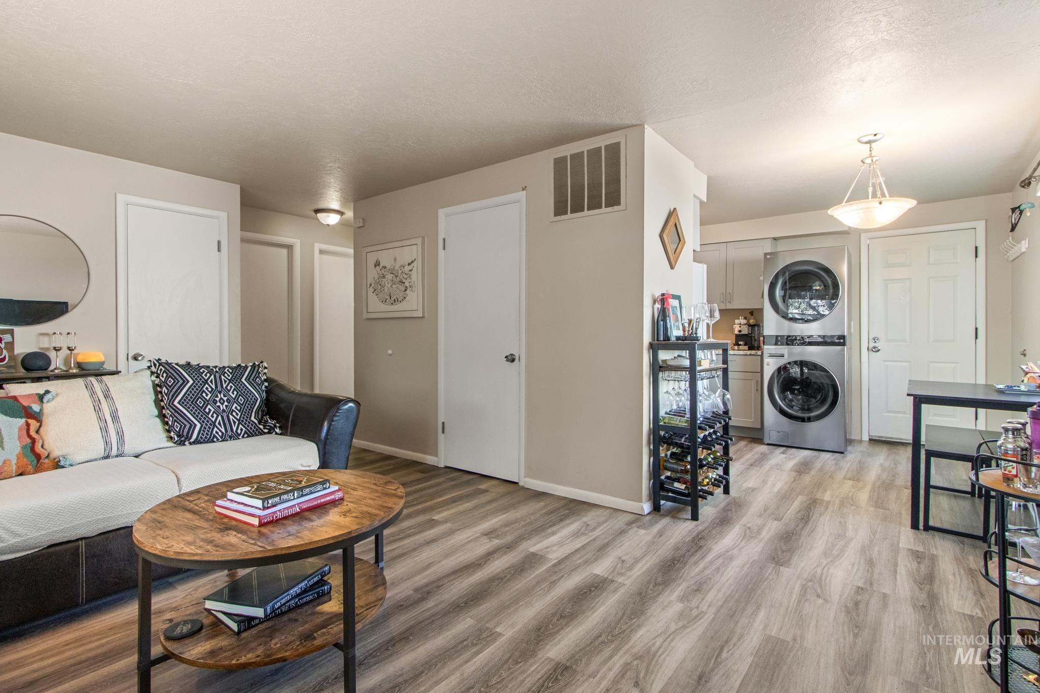 1213-1215 S Colorado Ave Property Photo 8