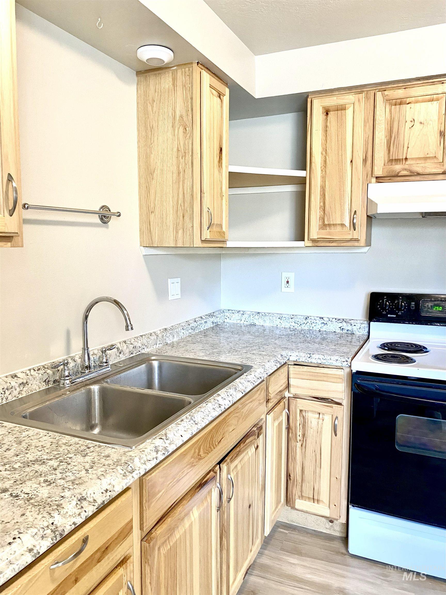 1213-1215 S Colorado Ave Property Photo 21