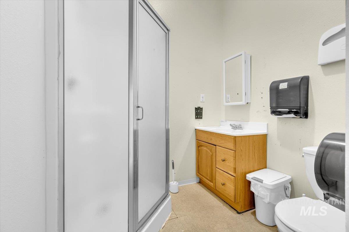 2155-2195 Airbase Rd Property Photo 26