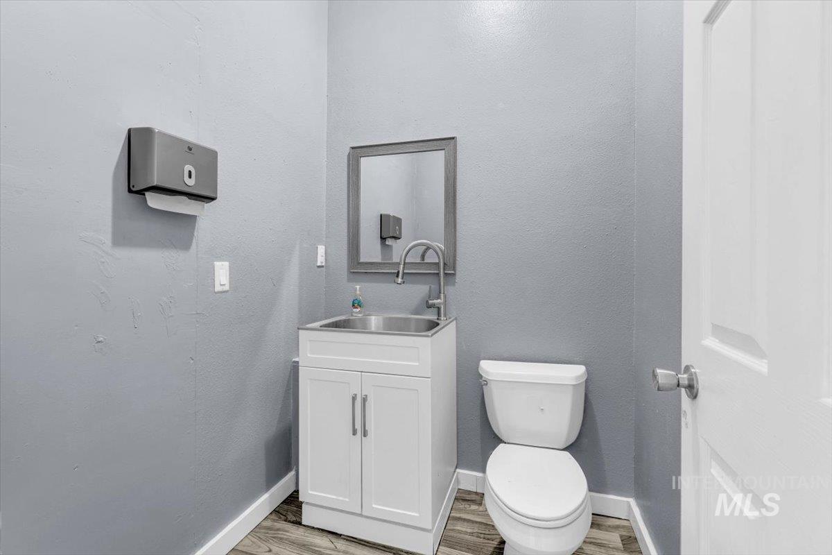 2155-2195 Airbase Rd Property Photo 32