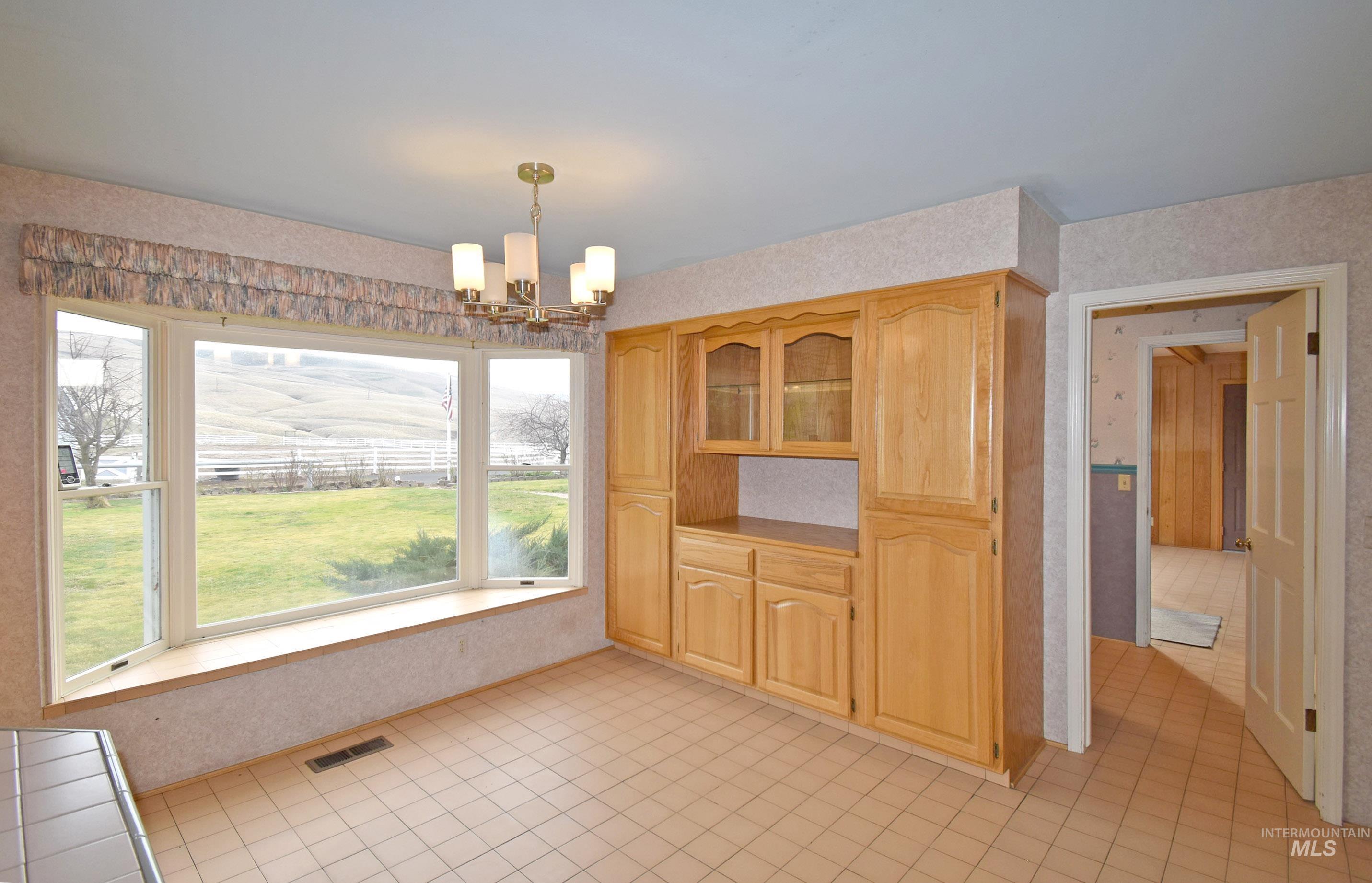 531 Silcott Road Property Photo 9