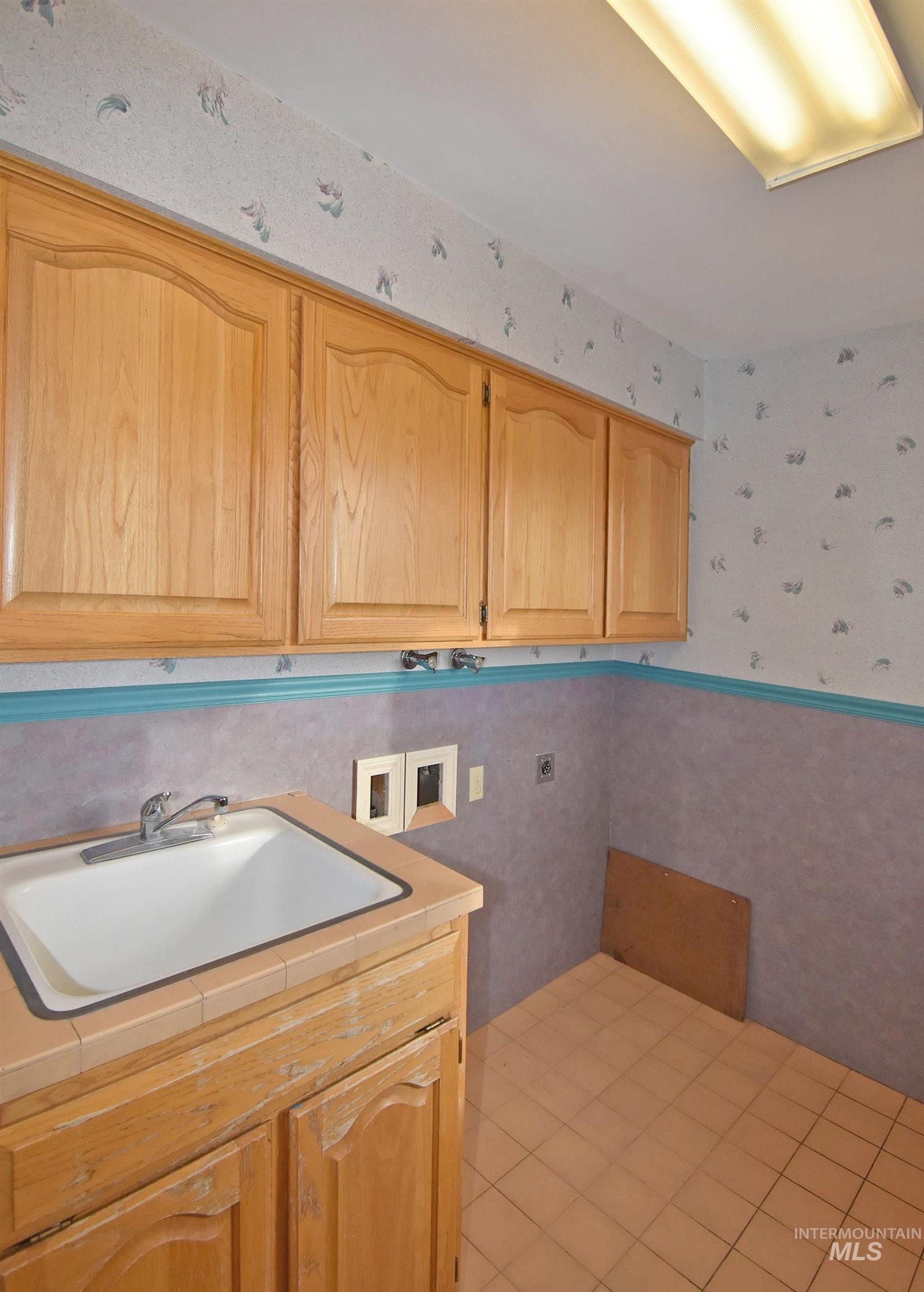 531 Silcott Road Property Photo 10