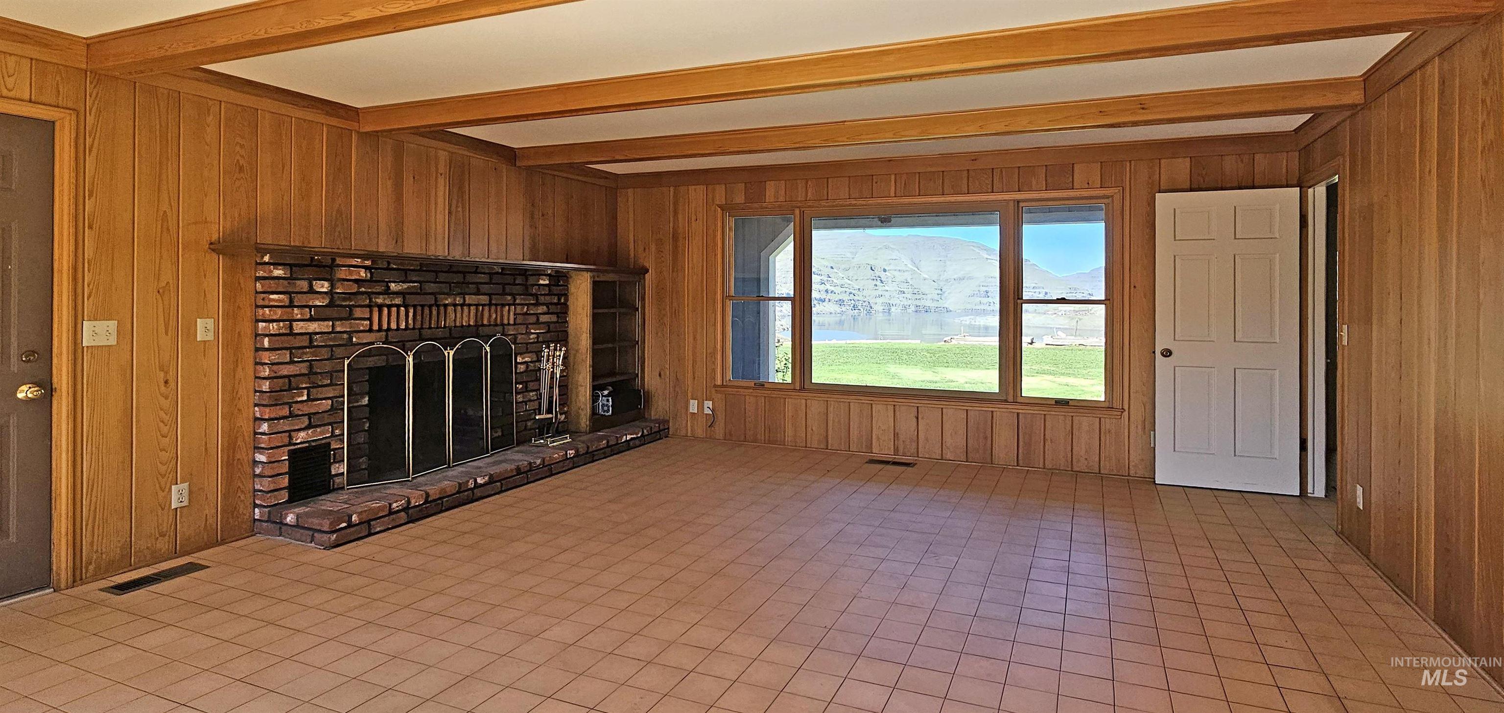531 Silcott Road Property Photo 14
