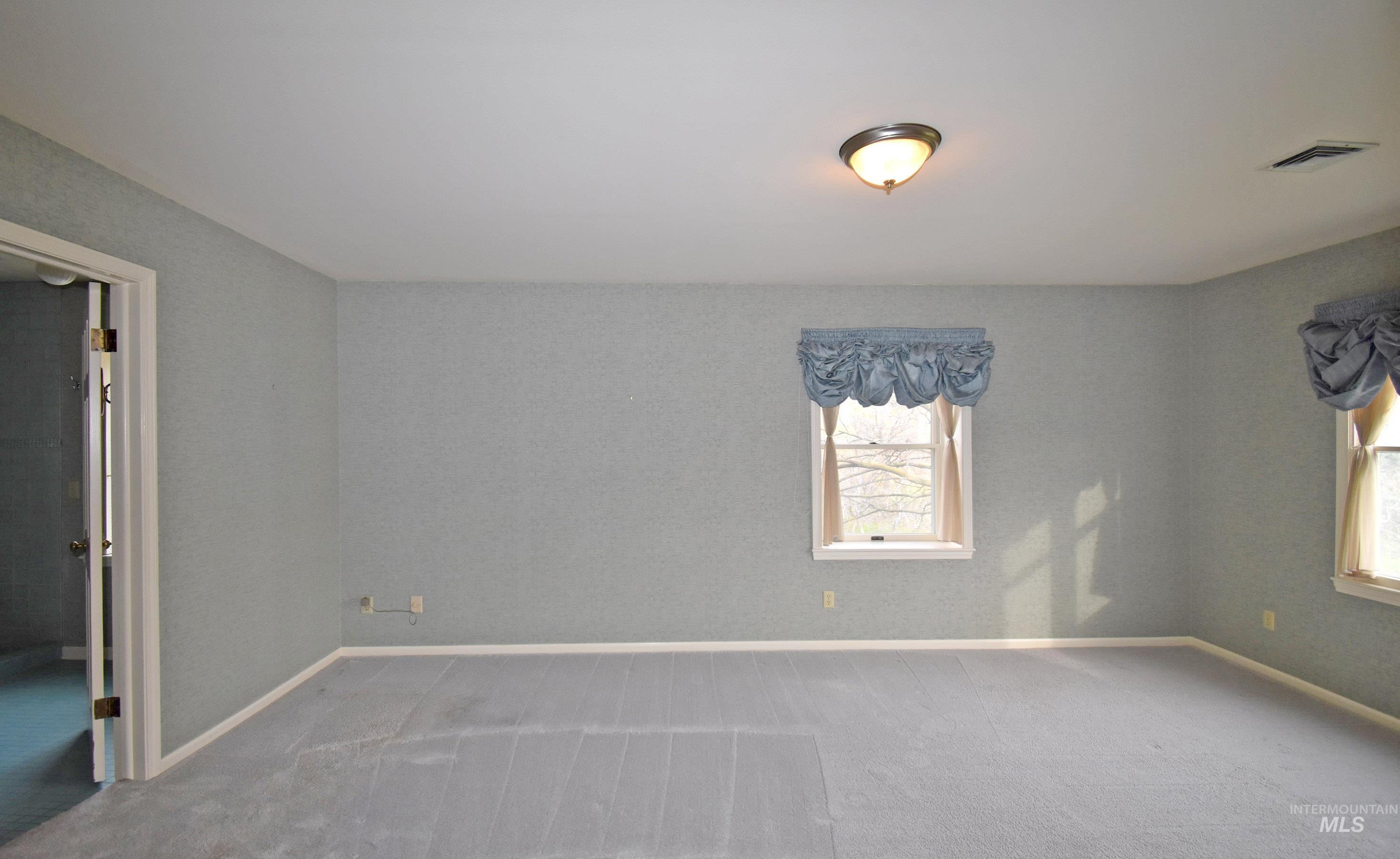 531 Silcott Road Property Photo 18