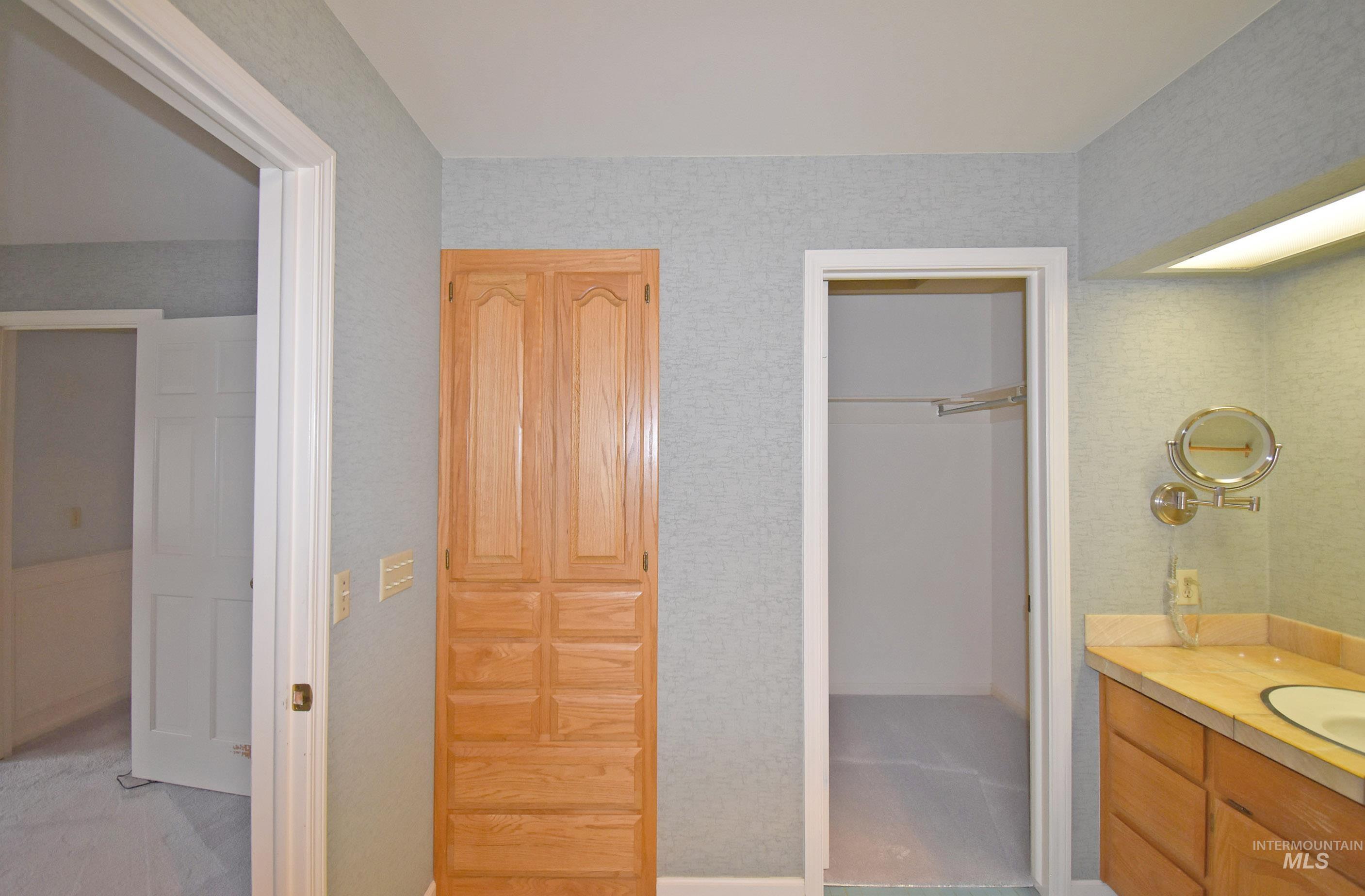 531 Silcott Road Property Photo 20