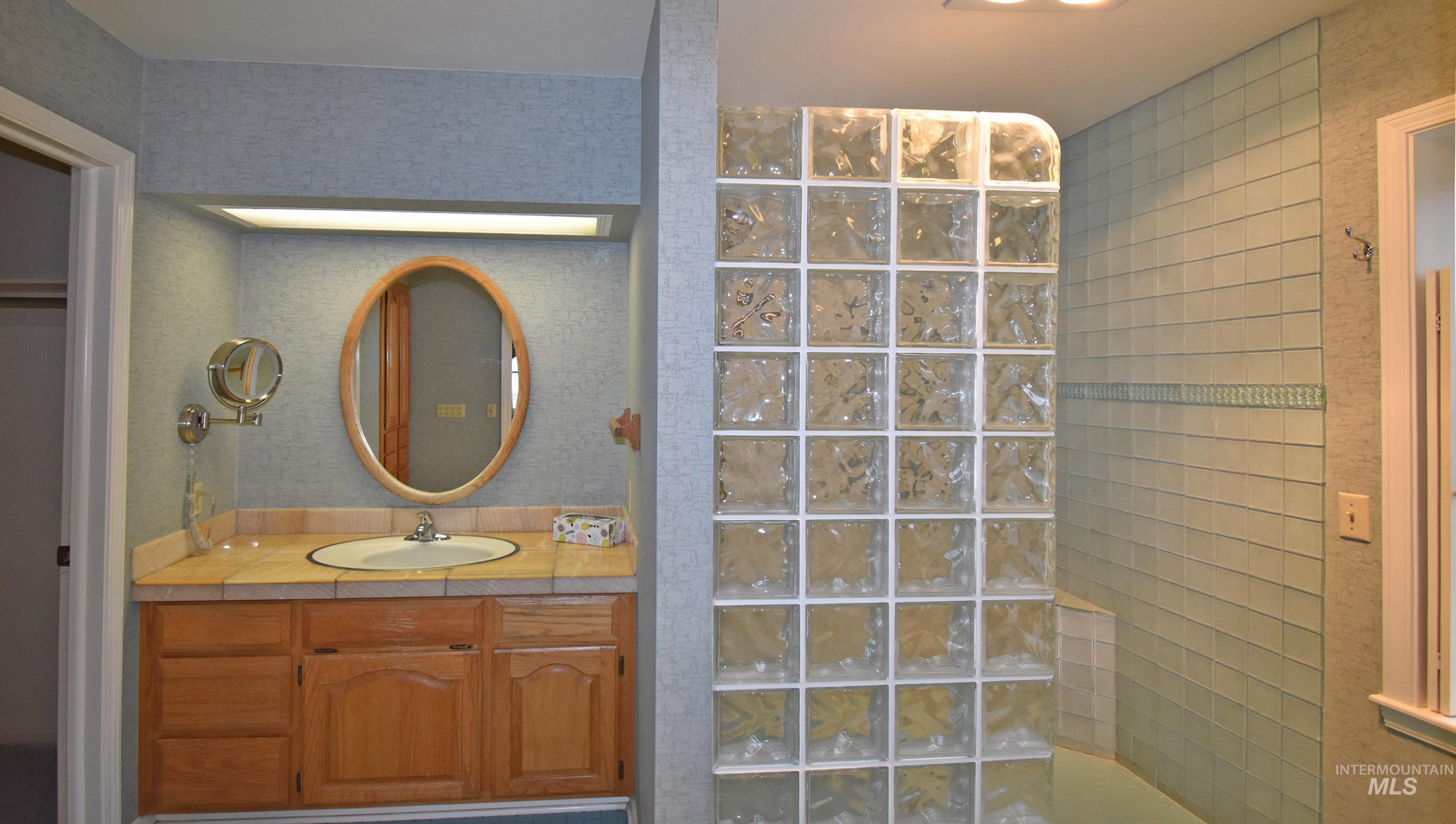 531 Silcott Road Property Photo 21