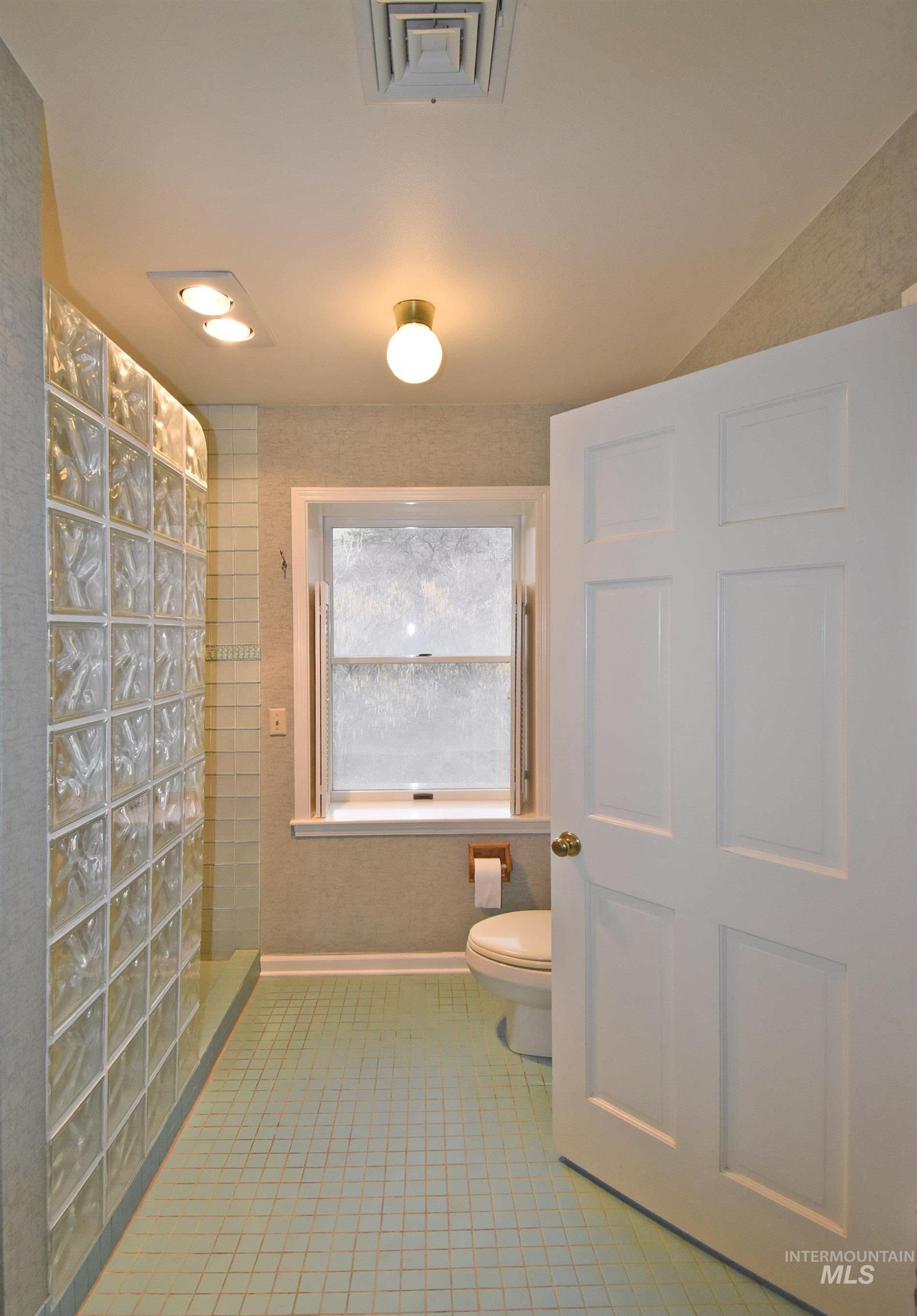 531 Silcott Road Property Photo 23