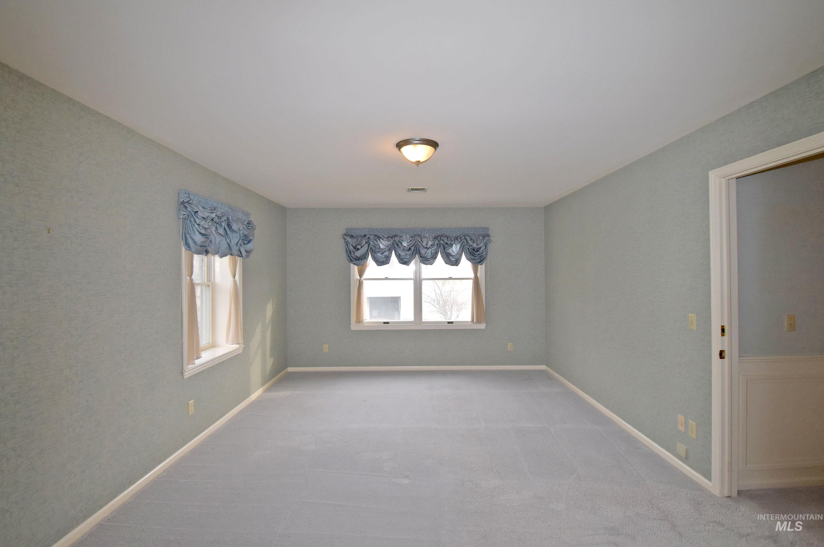 531 Silcott Road Property Photo 24