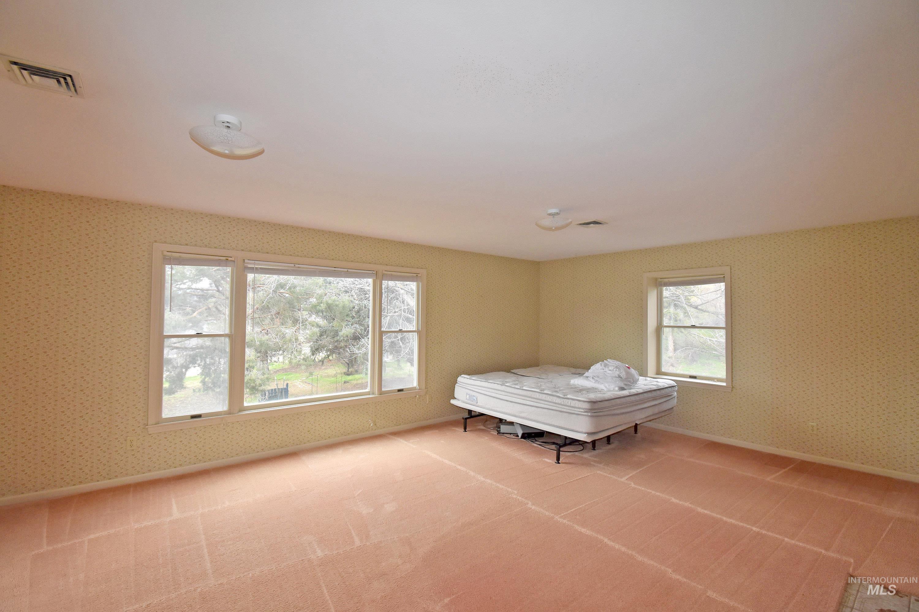 531 Silcott Road Property Photo 28