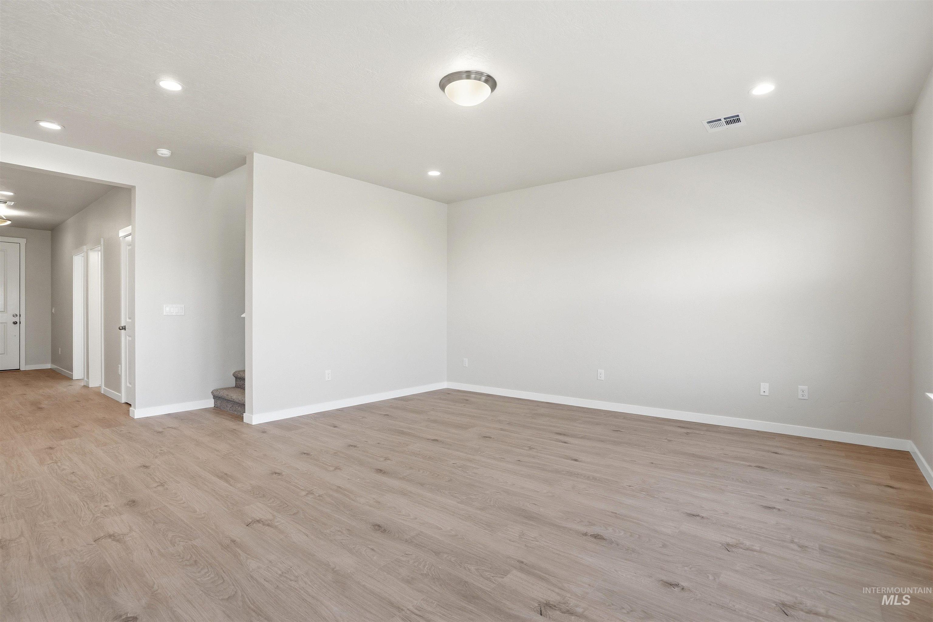 338 W Omphale St. Property Photo 11