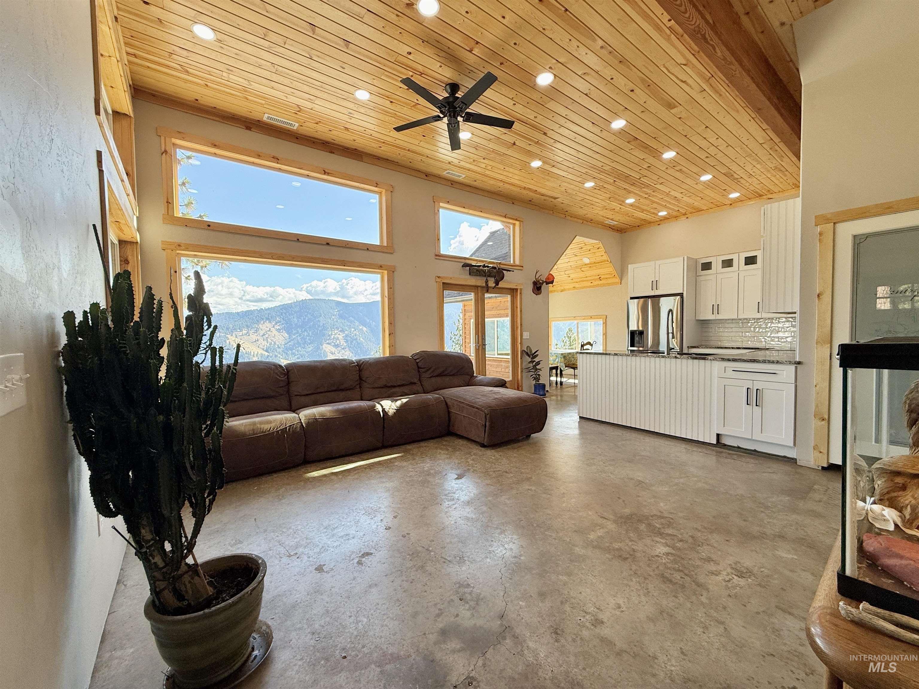 929 Mt. Idaho Grade Rd Property Photo 6