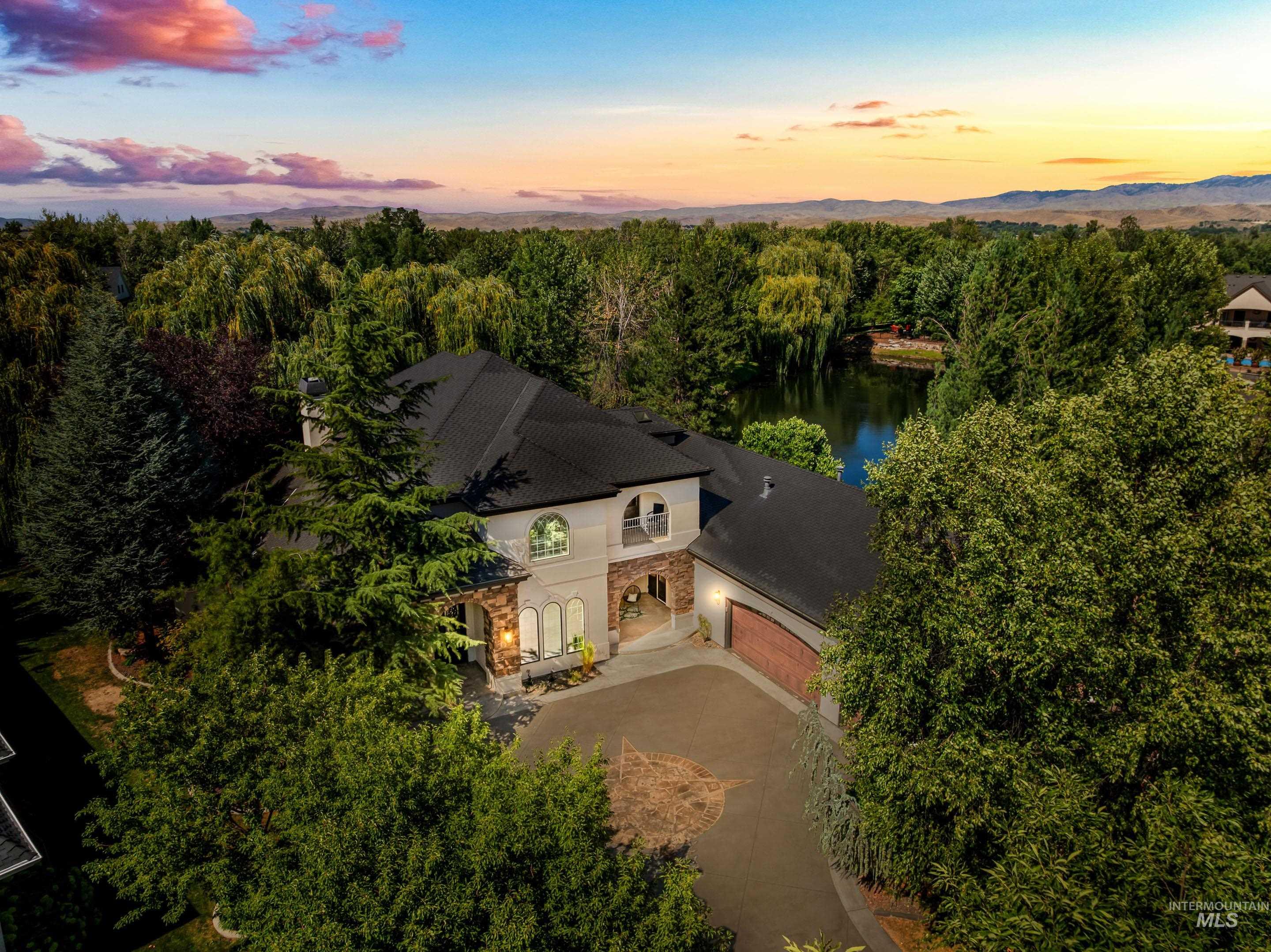 974 E Riversong Drive Property Photo 2