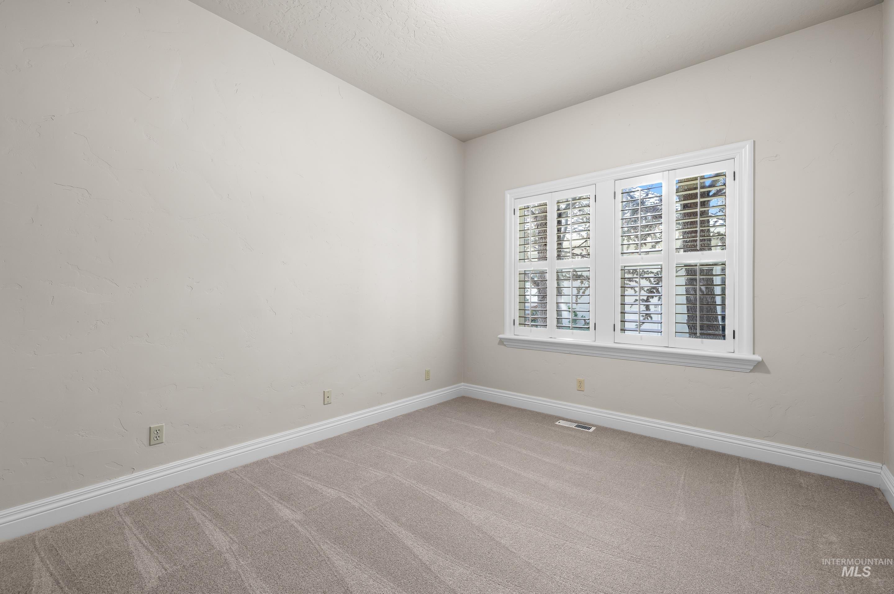 974 E Riversong Drive Property Photo 33