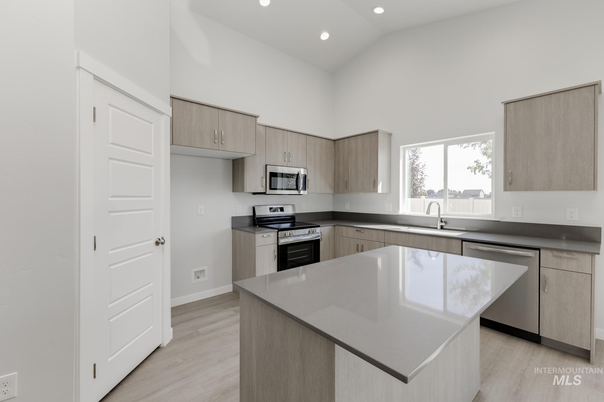 3343 W Morere Dr Property Photo 4